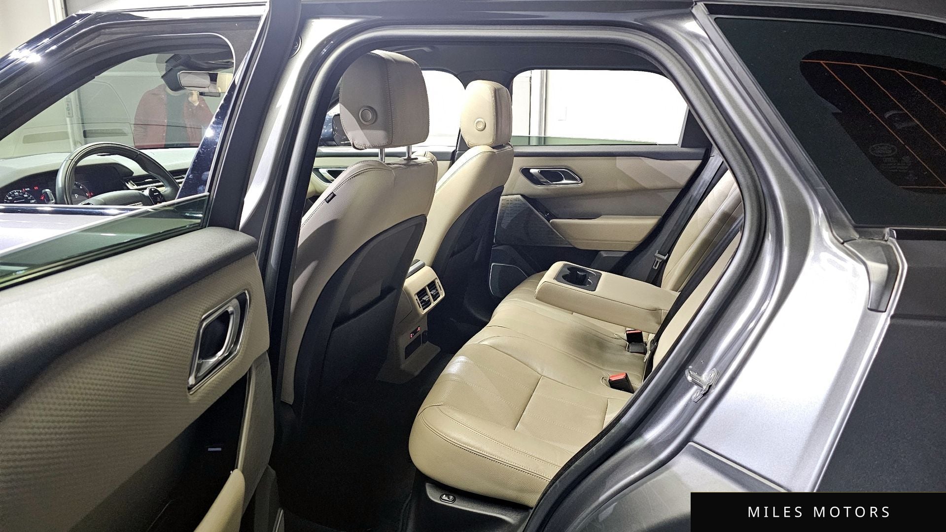 Land Rover 레인지로버 벨라 2018 — миниатюра 11