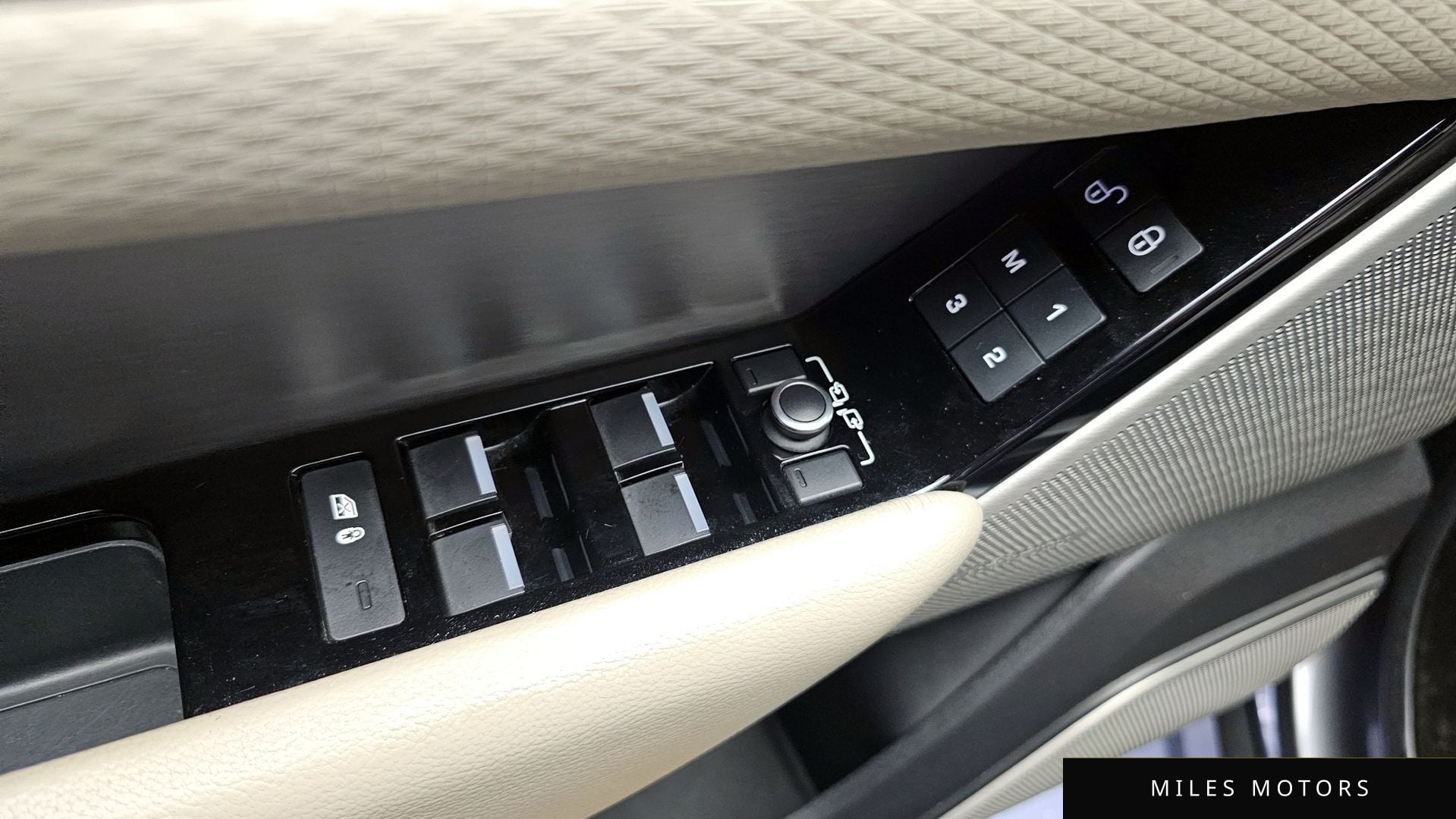 Land Rover 레인지로버 벨라 2018 — миниатюра 14