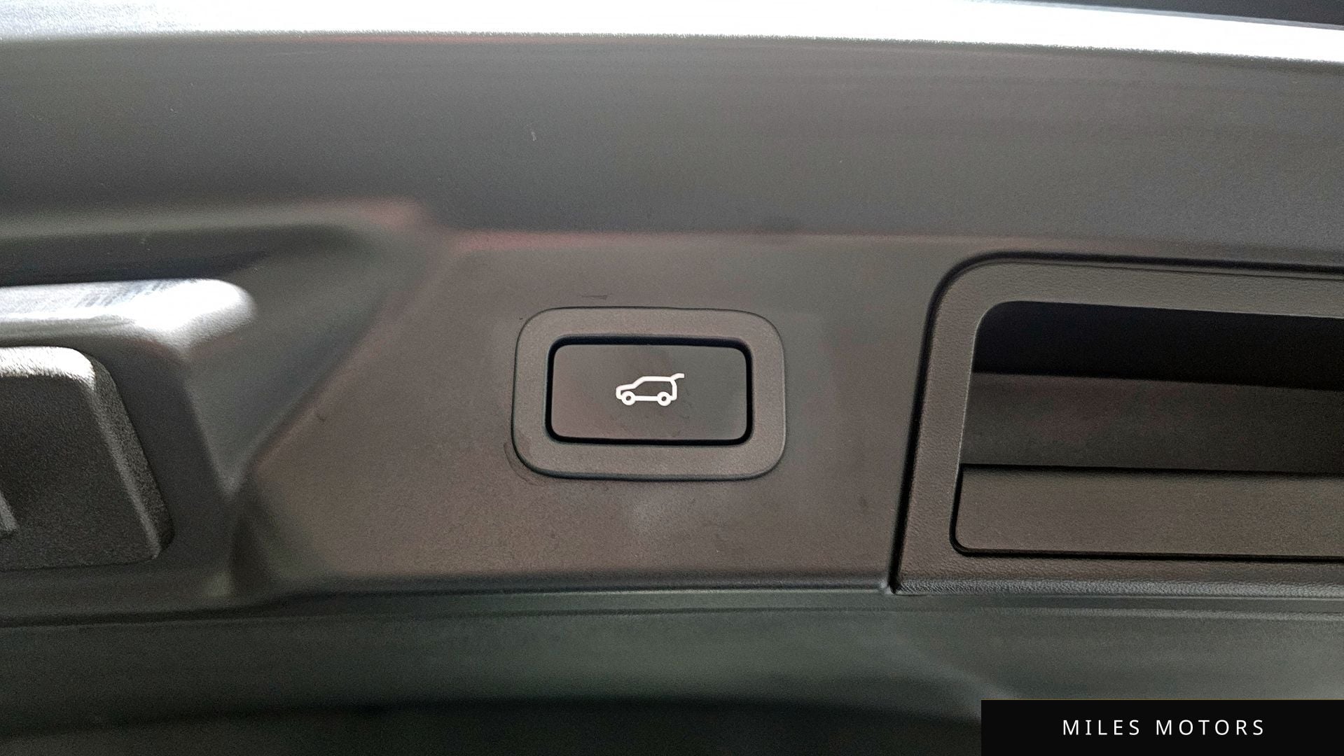 Land Rover 레인지로버 벨라 2018 — миниатюра 18