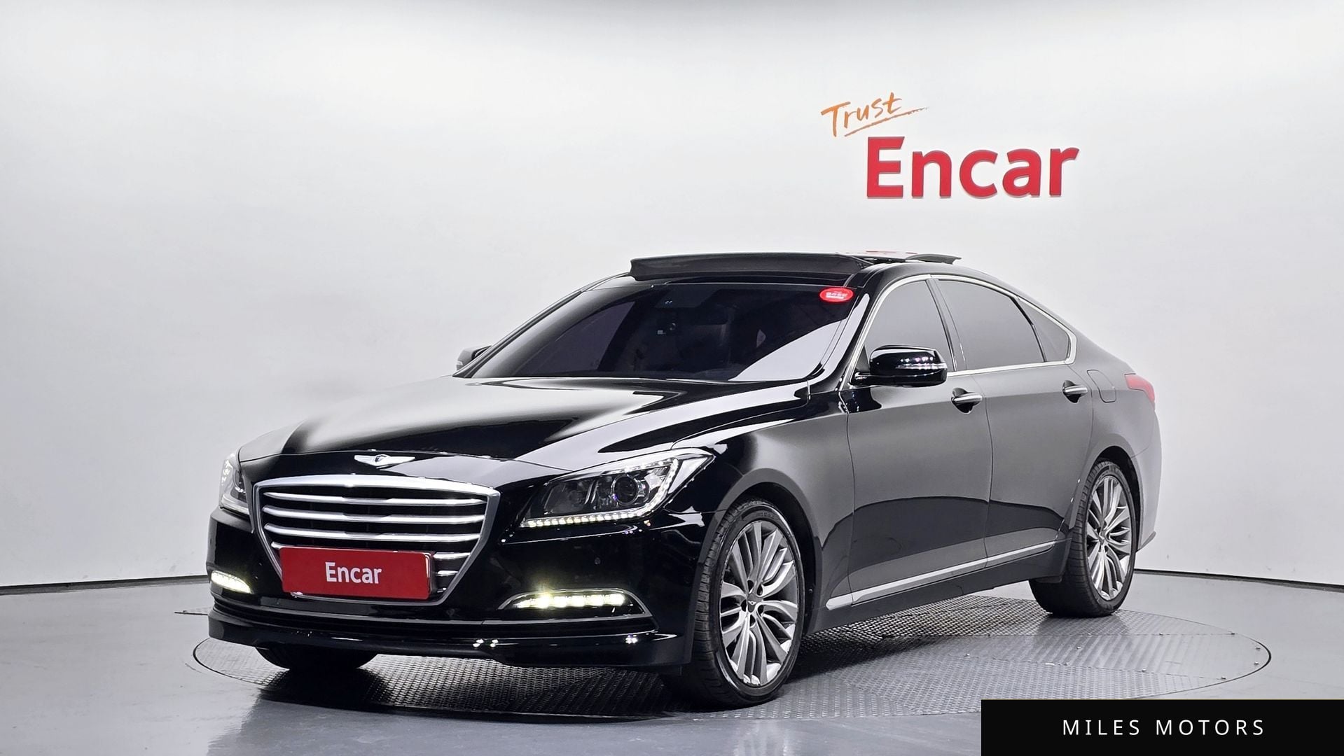 Hyundai Genesis 2016 — фото 1 из 12