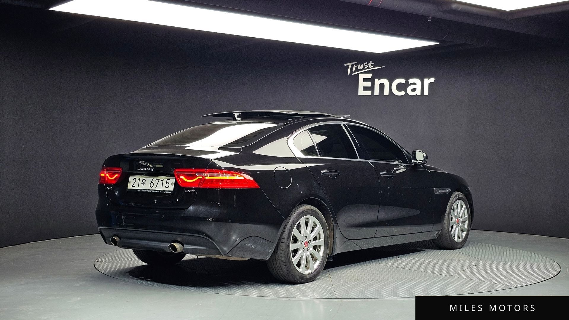 Jaguar XE 2018 — миниатюра 2
