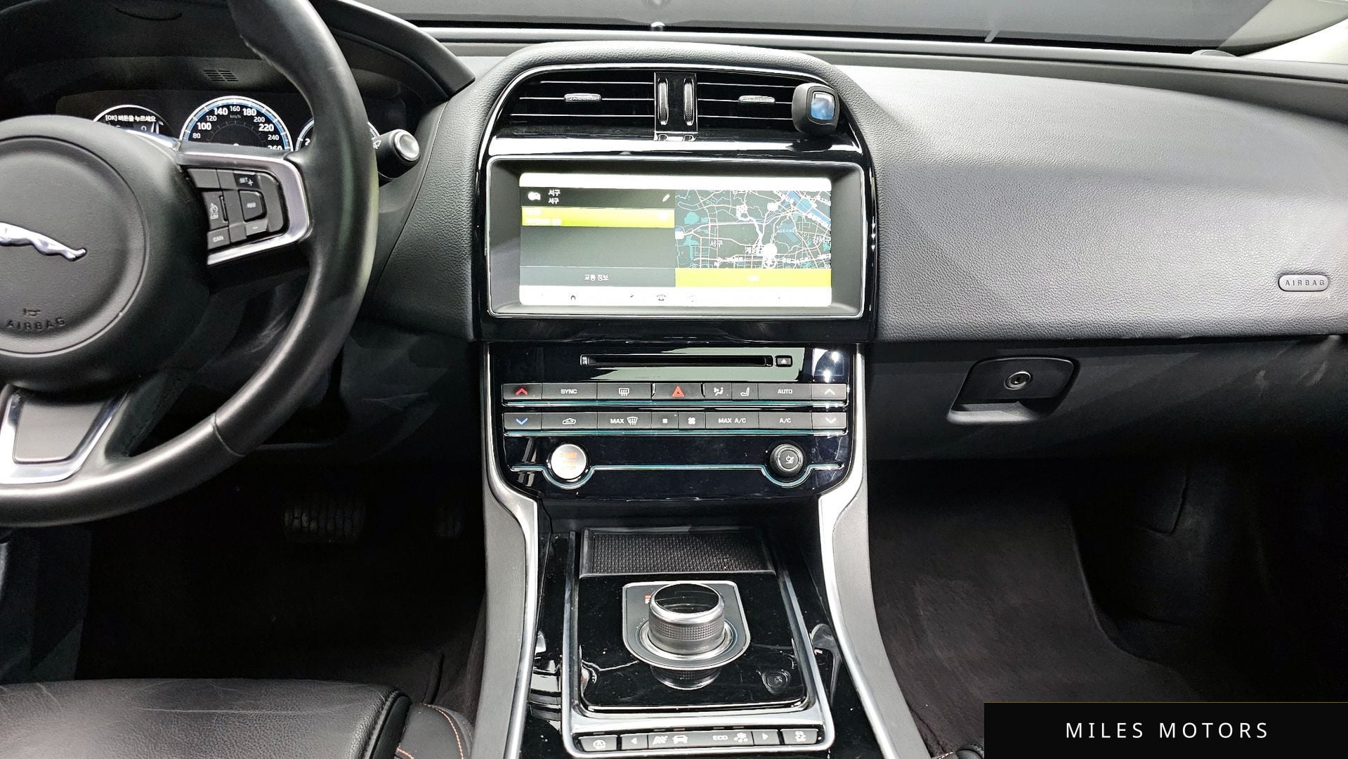 Jaguar XE 2018 — миниатюра 14