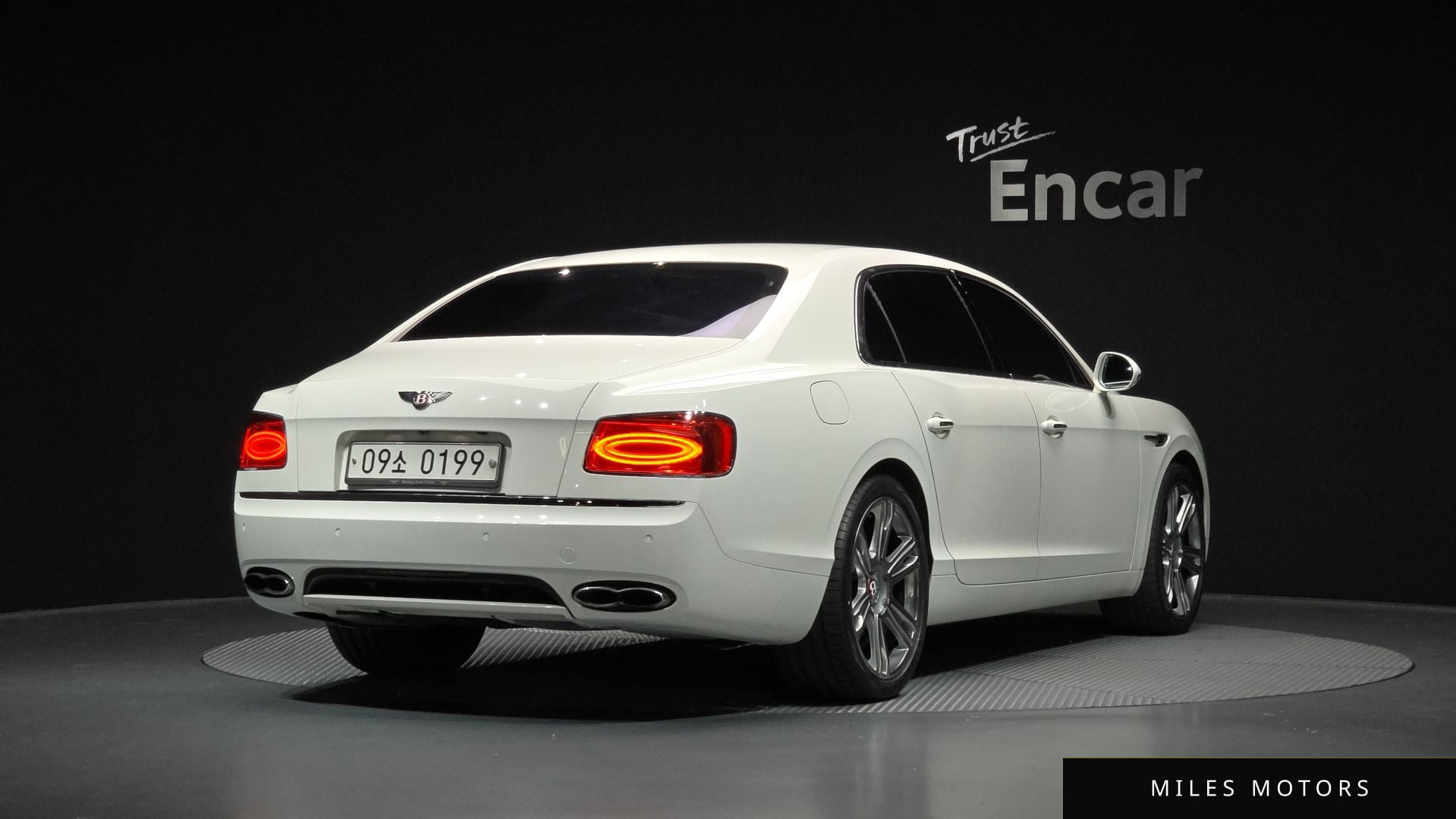 Bentley Flying Spur 2016 — миниатюра 2