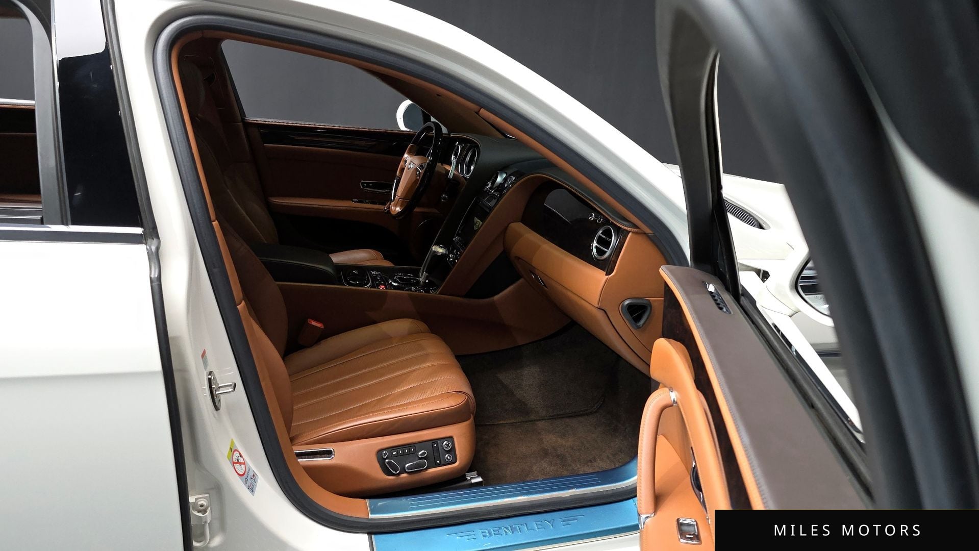 Bentley Flying Spur 2016 — миниатюра 11