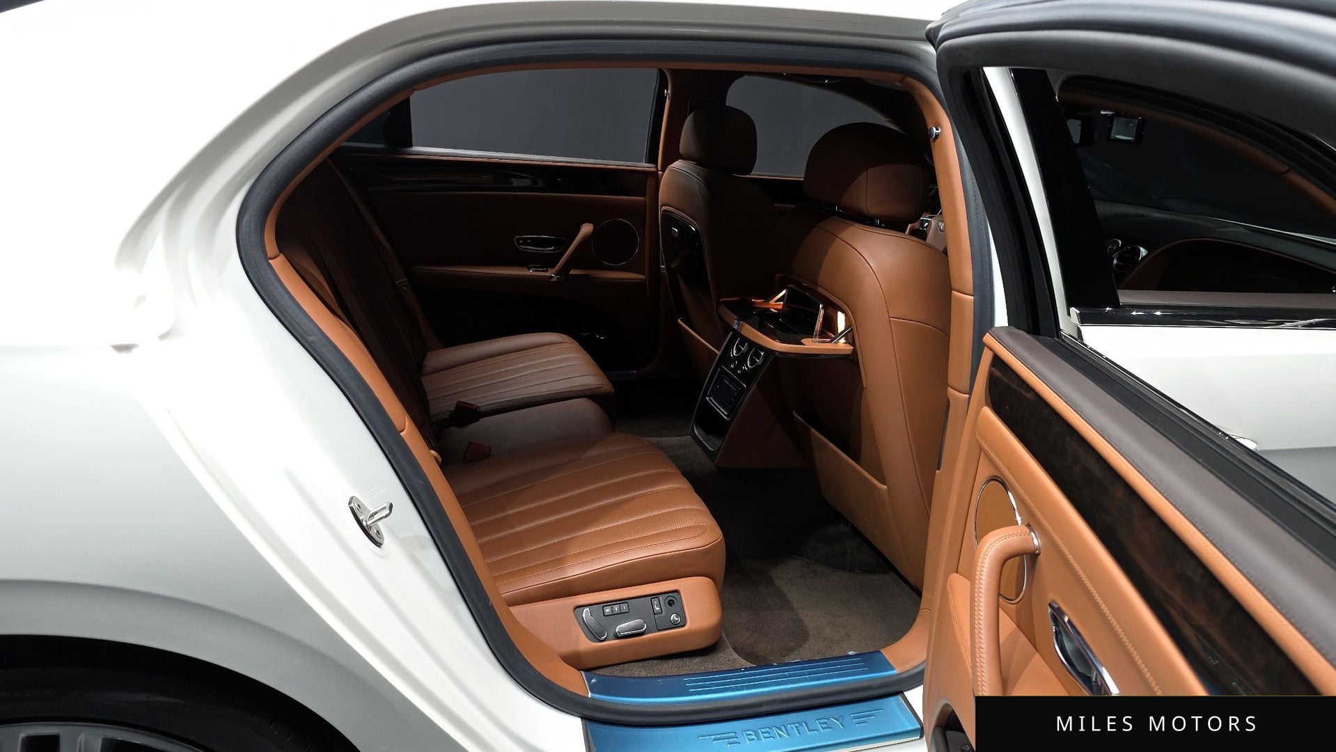 Bentley Flying Spur 2016 — миниатюра 12