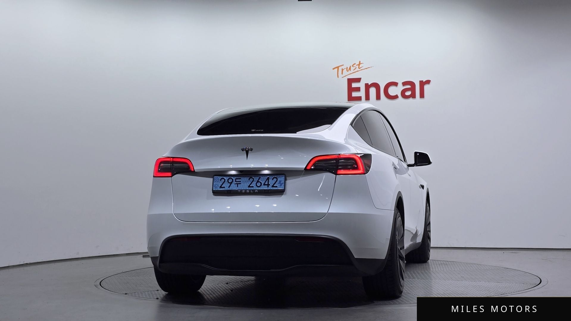 Tesla Model Y 2023 — миниатюра 4