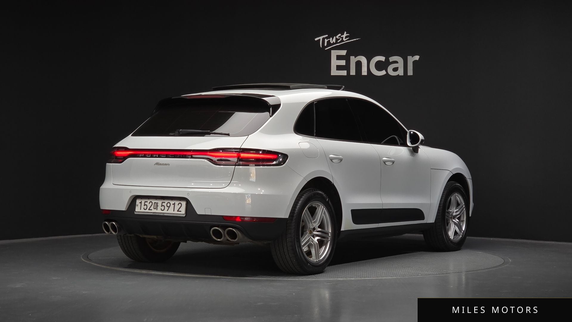 Porsche Macan 2019 — миниатюра 2