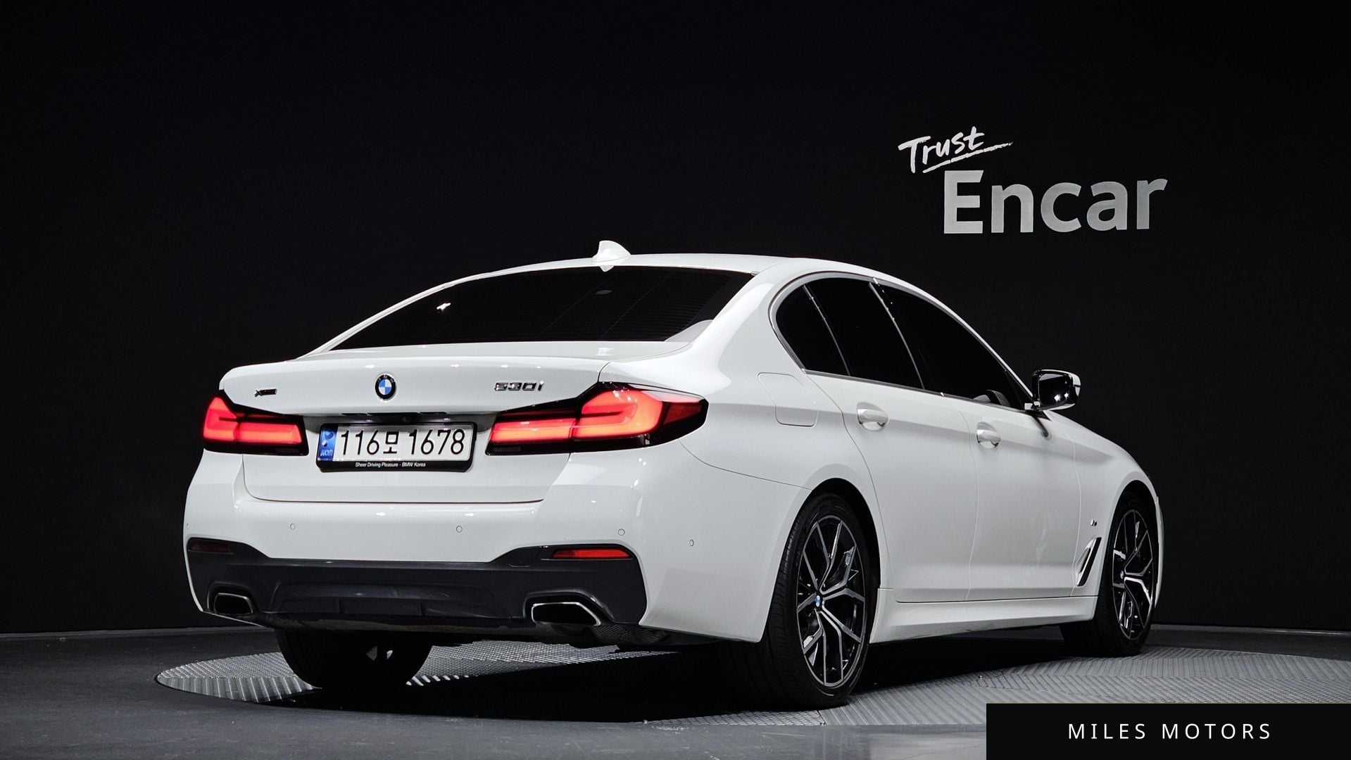 BMW 5 Series (G30) 2021 — миниатюра 2
