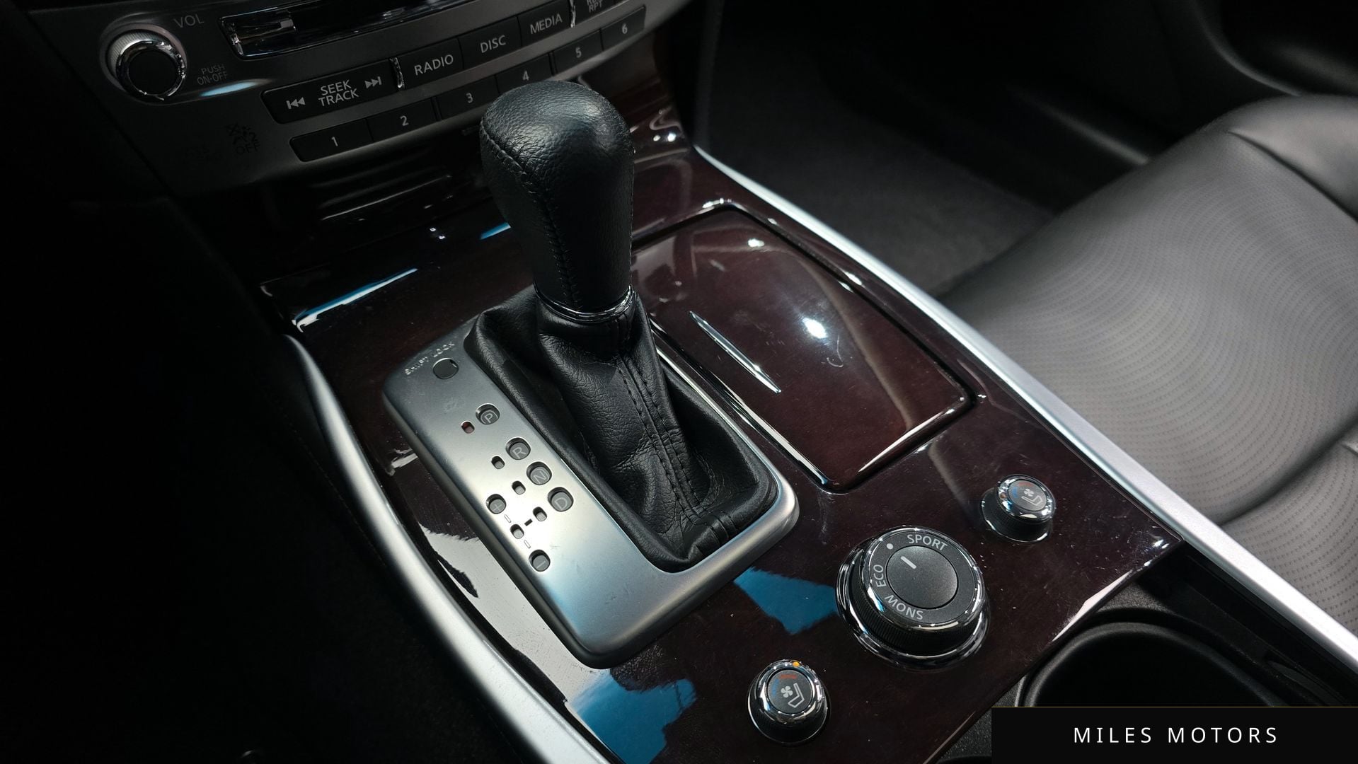 Infiniti Q70 2019 — миниатюра 9