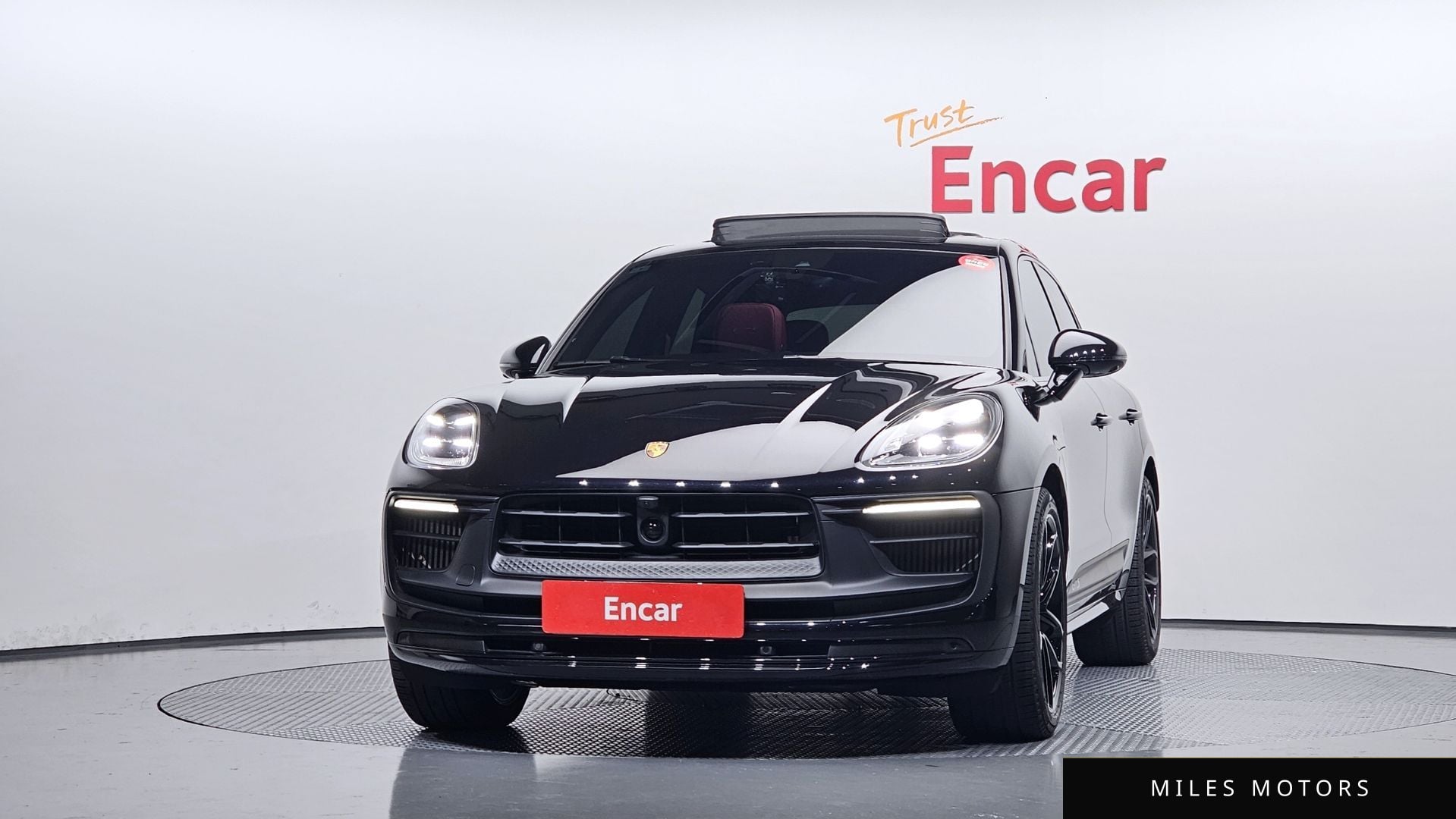 Porsche Macan 2022 — миниатюра 3