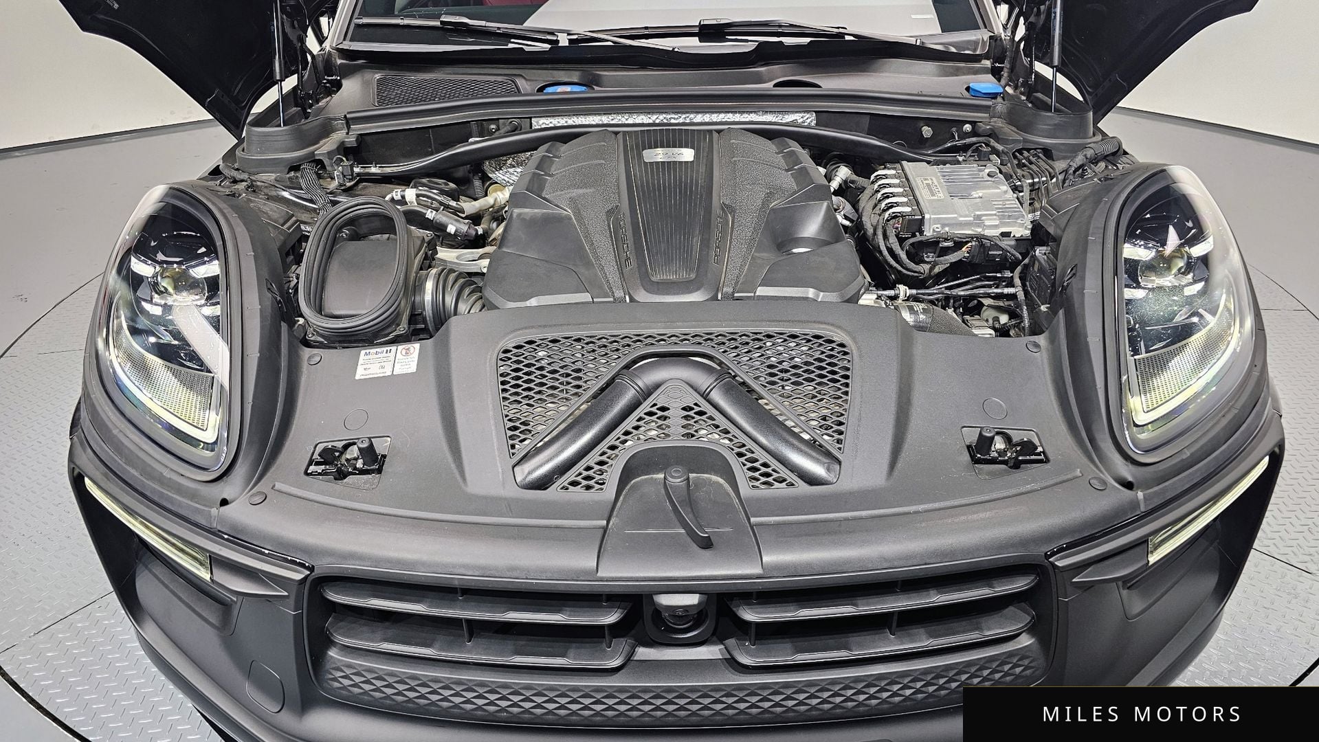 Porsche Macan 2022 — миниатюра 6