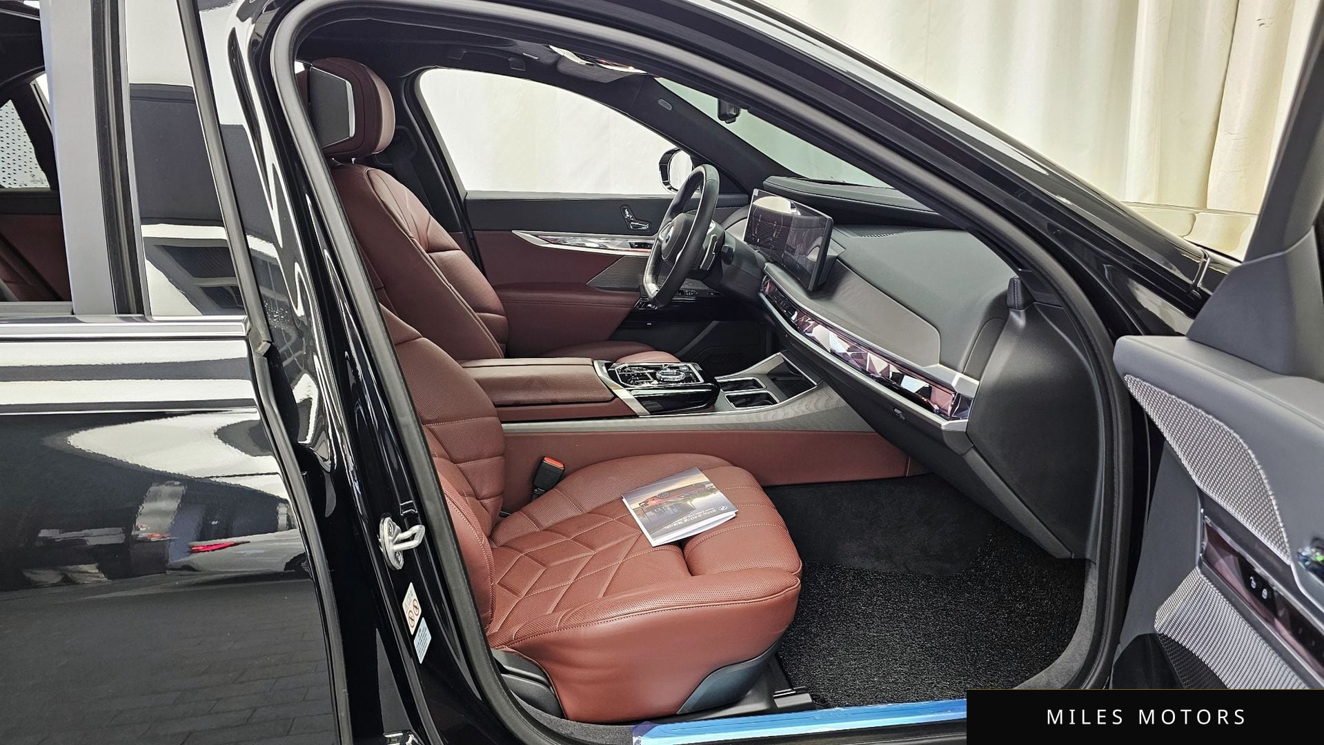 BMW 7 Series (G70) 2023 — миниатюра 11