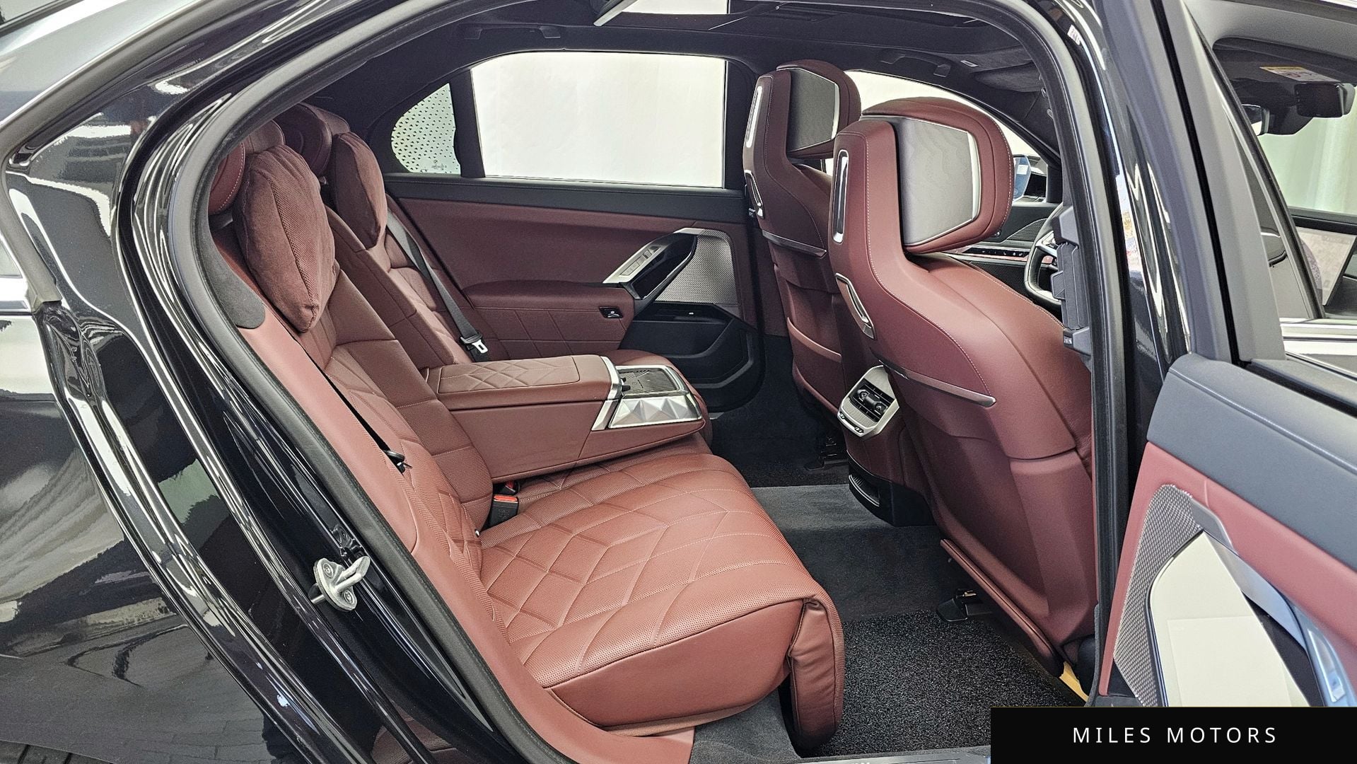 BMW 7 Series (G70) 2023 — миниатюра 12