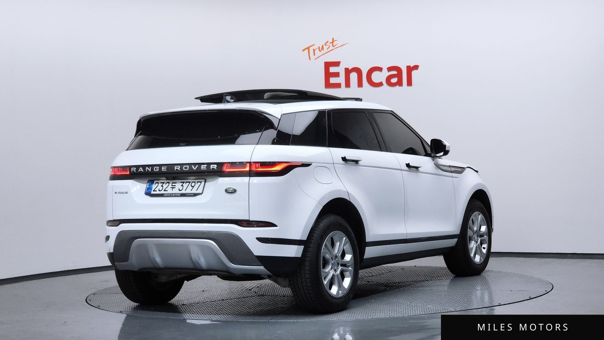Land Rover Range Rover Evoque 2023 — миниатюра 2