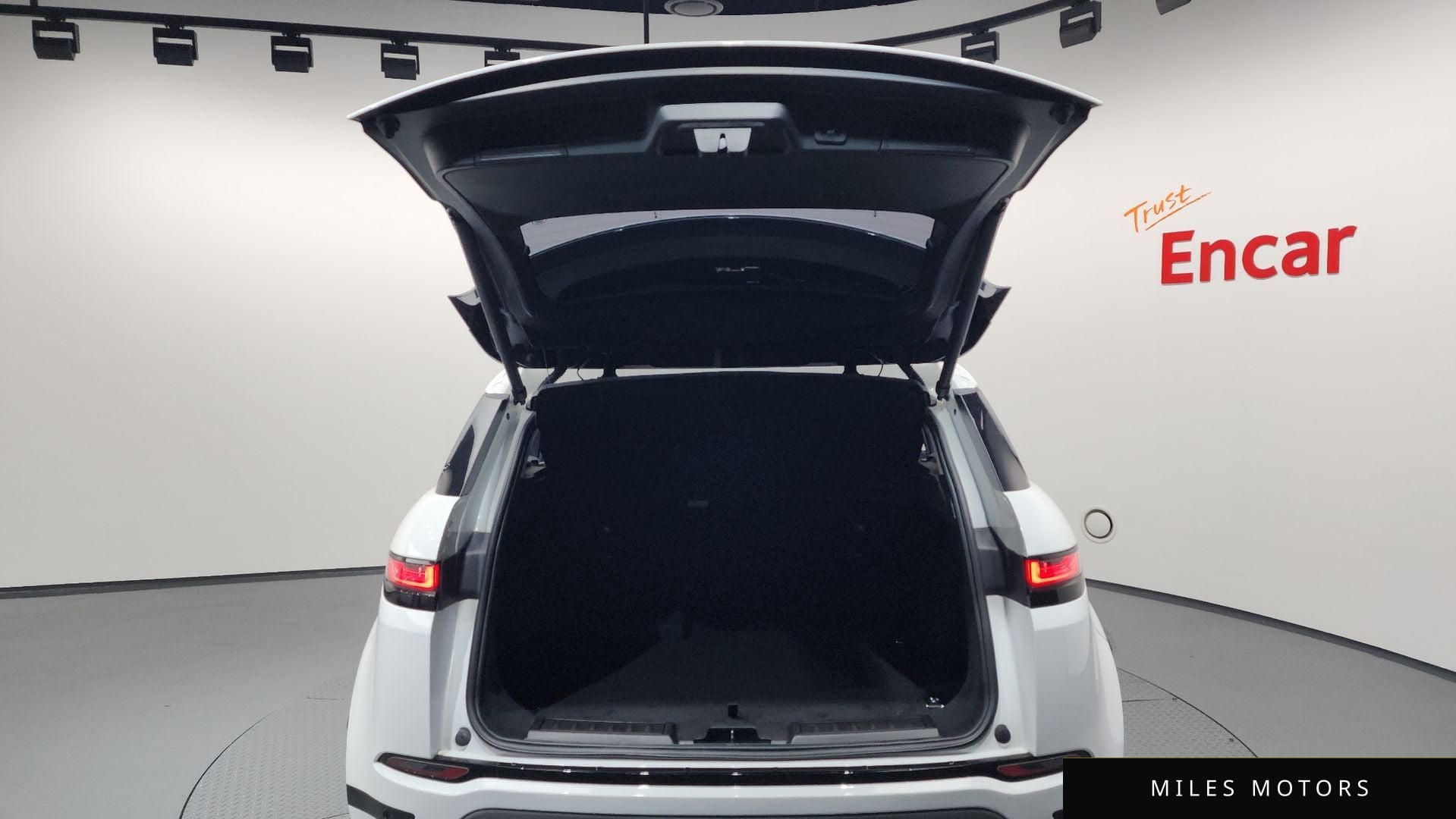 Land Rover Range Rover Evoque 2023 — миниатюра 20