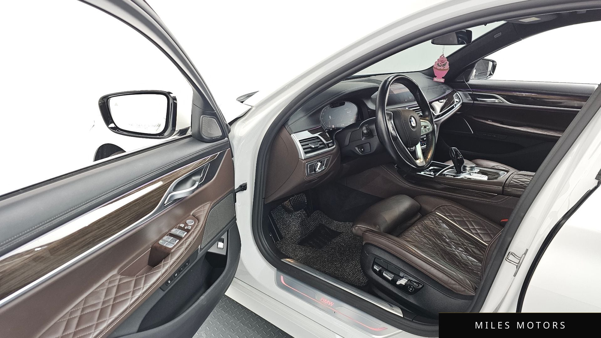 BMW 7 Series (G11) 2020 — миниатюра 10