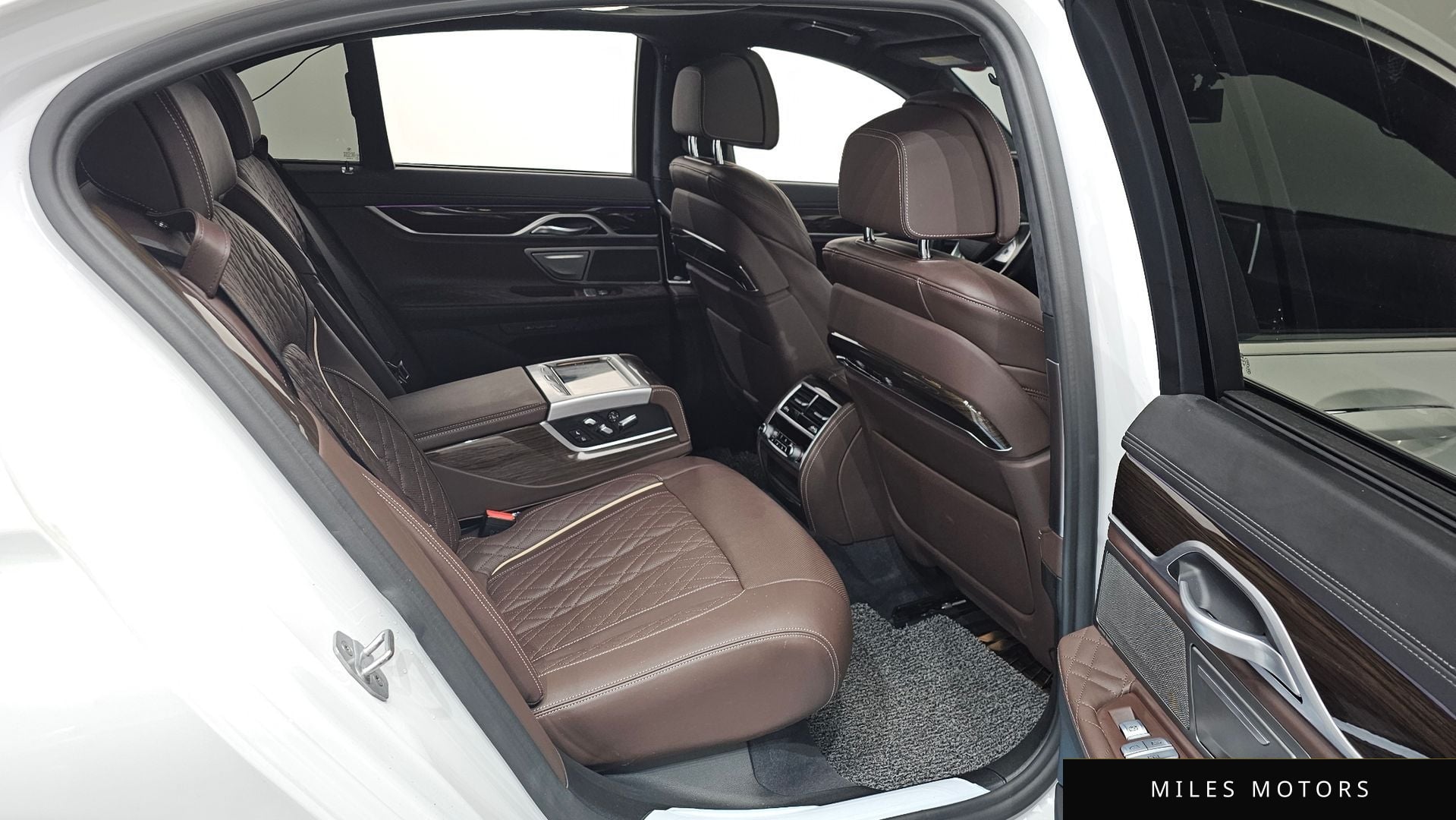 BMW 7 Series (G11) 2020 — миниатюра 12