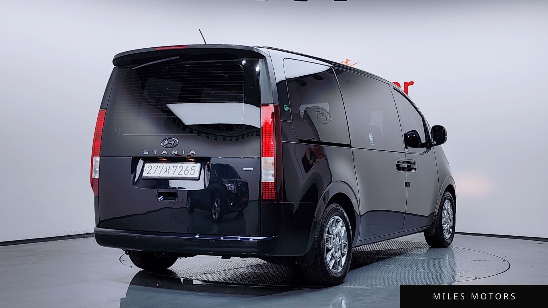 Hyundai Staria 2023 — миниатюра 2
