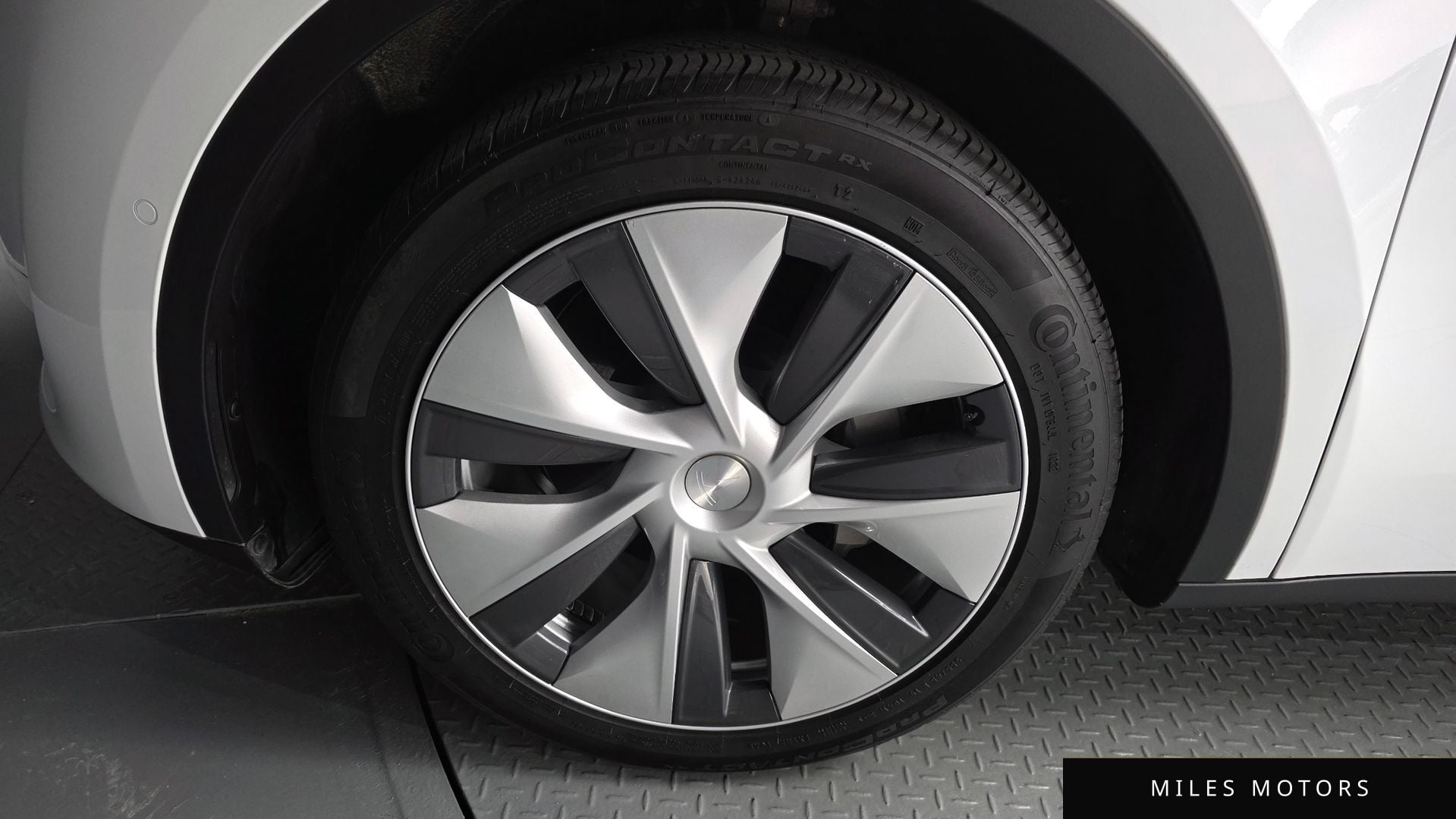 Tesla Model Y 2022 — миниатюра 5