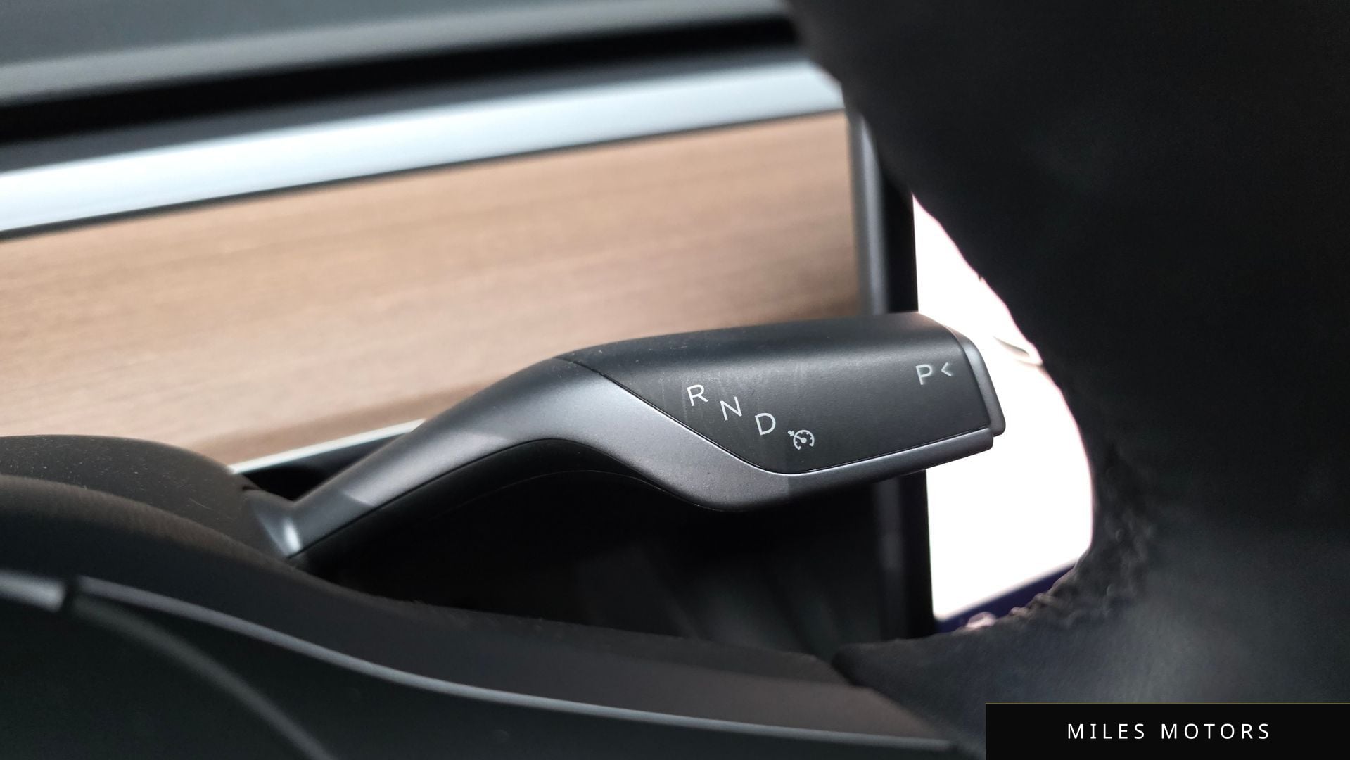 Tesla Model Y 2022 — миниатюра 9