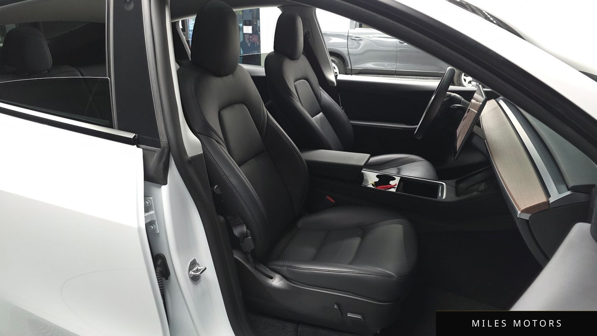 Tesla Model Y 2022 — миниатюра 10