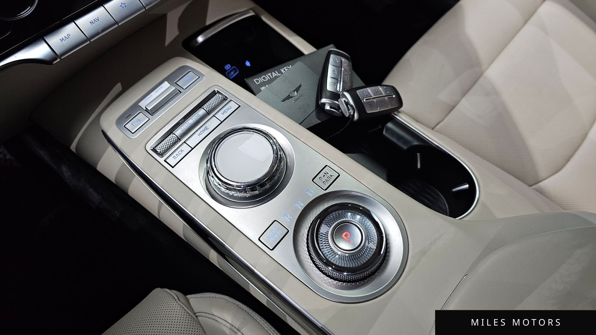 Genesis GV70 2023 — миниатюра 9