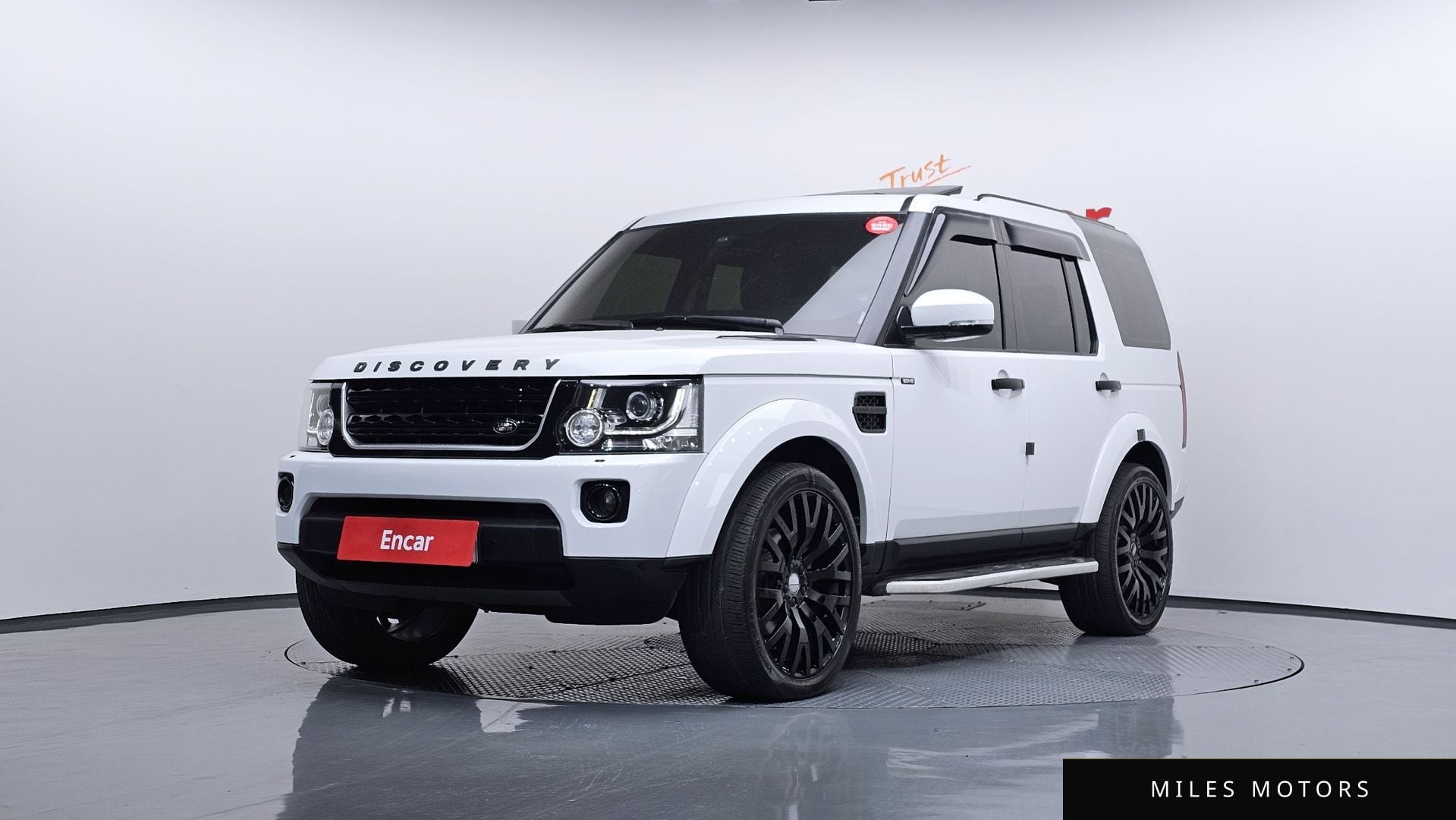 Land Rover Discovery 2016 — фото 1 из 12