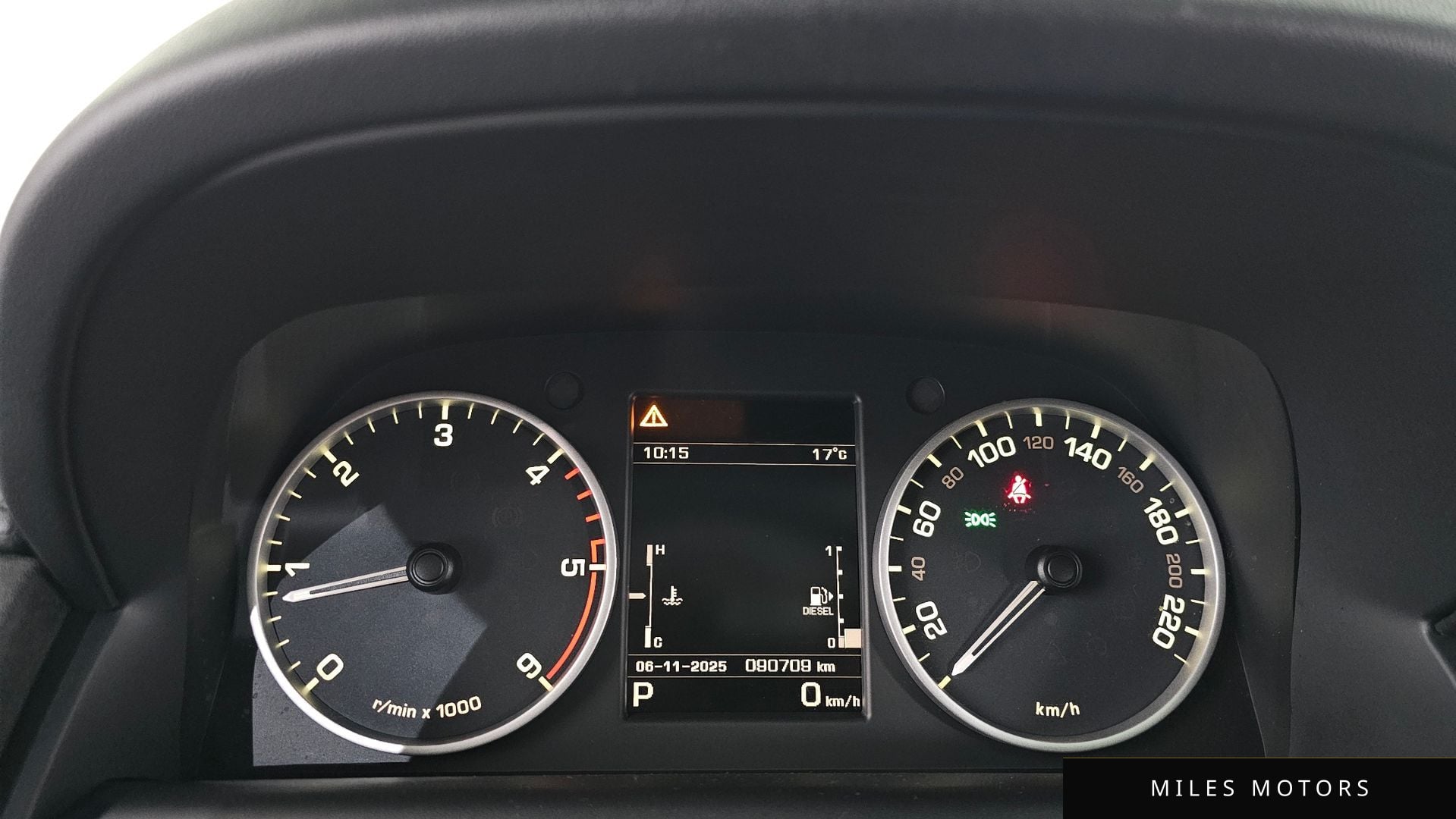 Land Rover Discovery 2016 — миниатюра 8