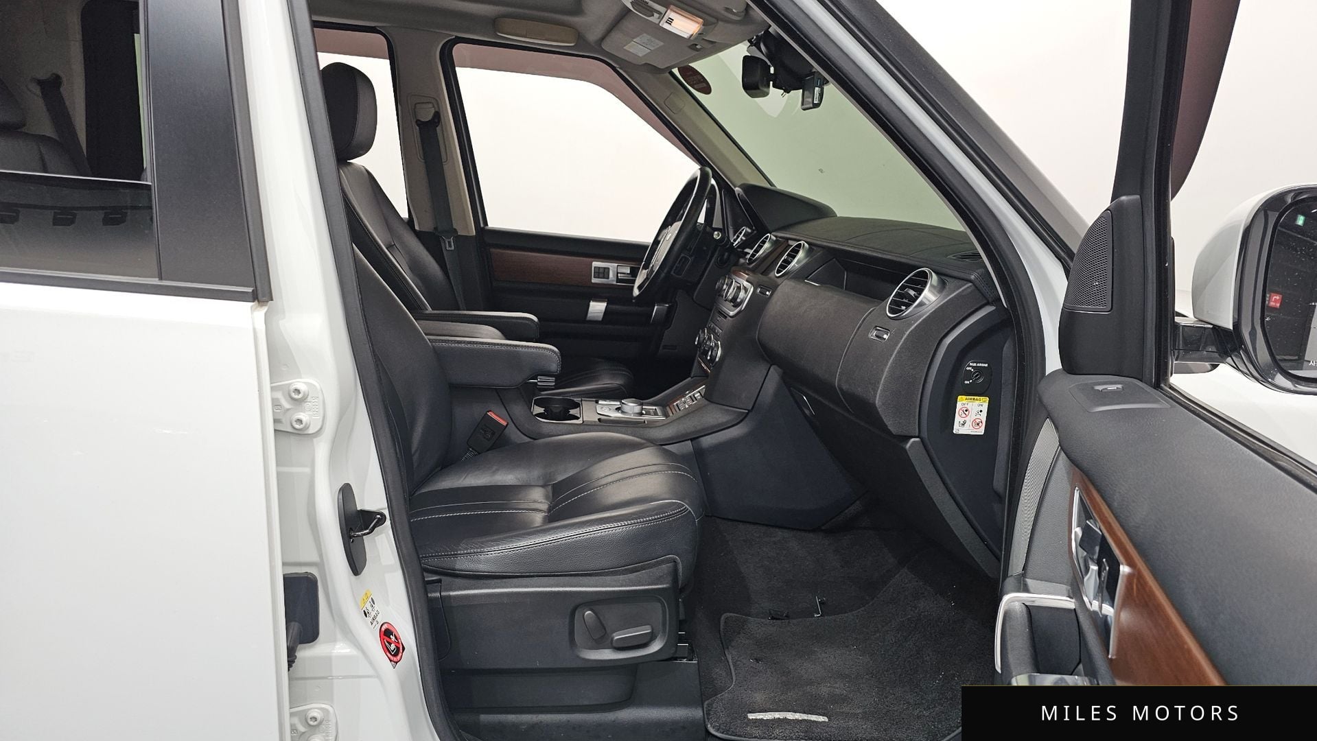 Land Rover Discovery 2016 — миниатюра 11