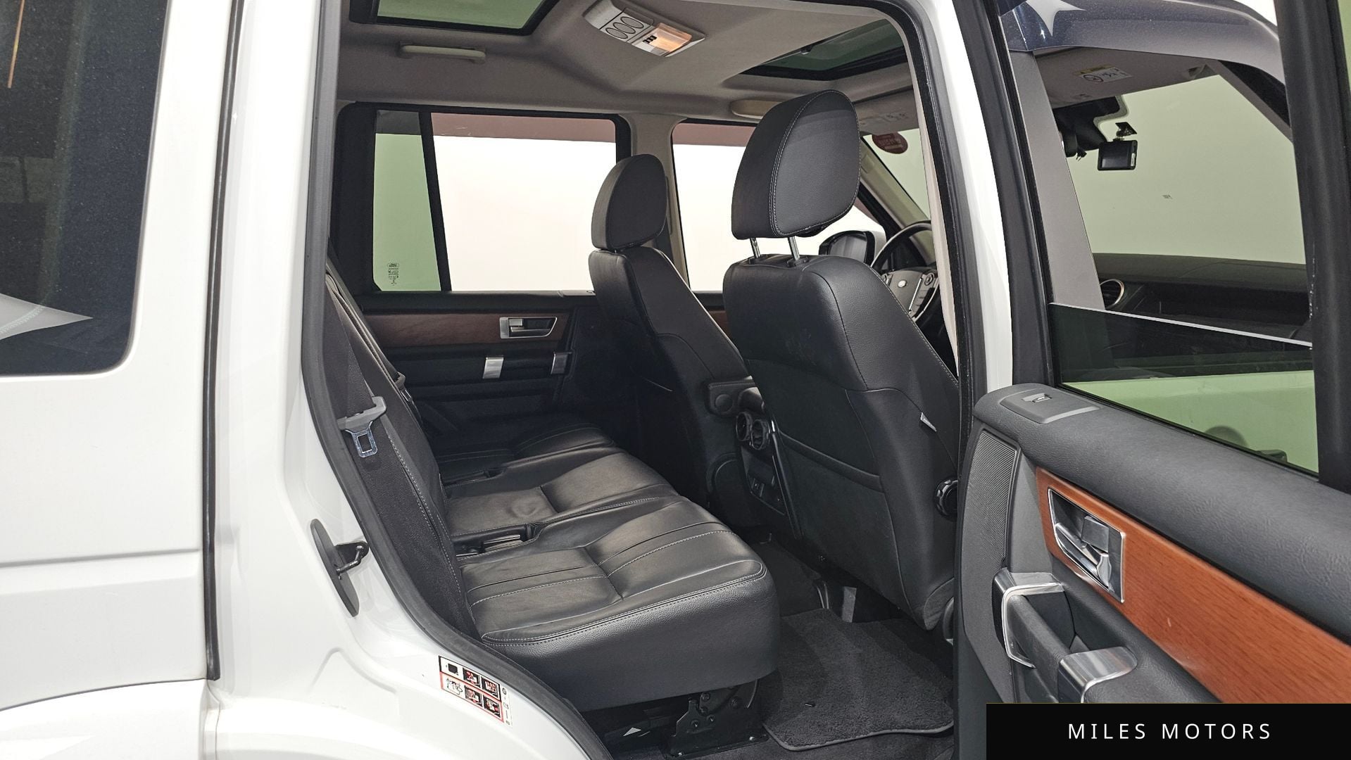 Land Rover Discovery 2016 — миниатюра 12