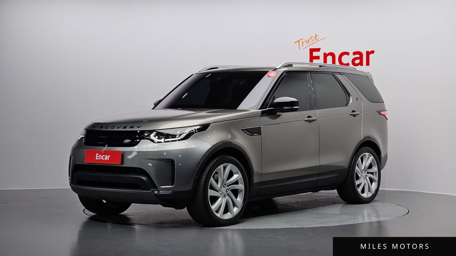 Land Rover Discovery 2017 — фото 1 из 12