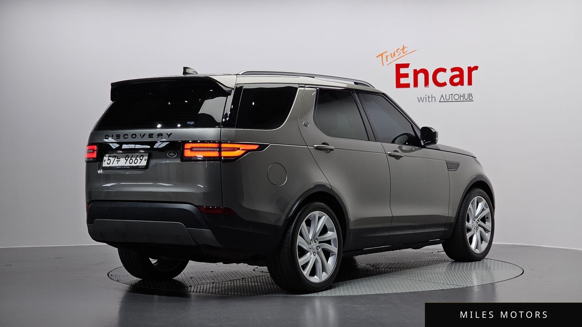 Land Rover Discovery 2017 — миниатюра 2