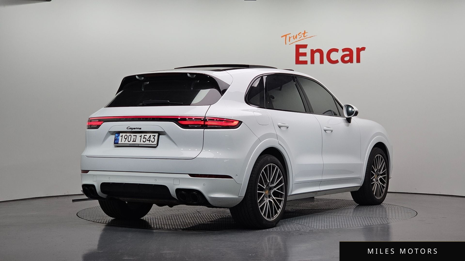 Porsche Cayenne 2023 — миниатюра 2