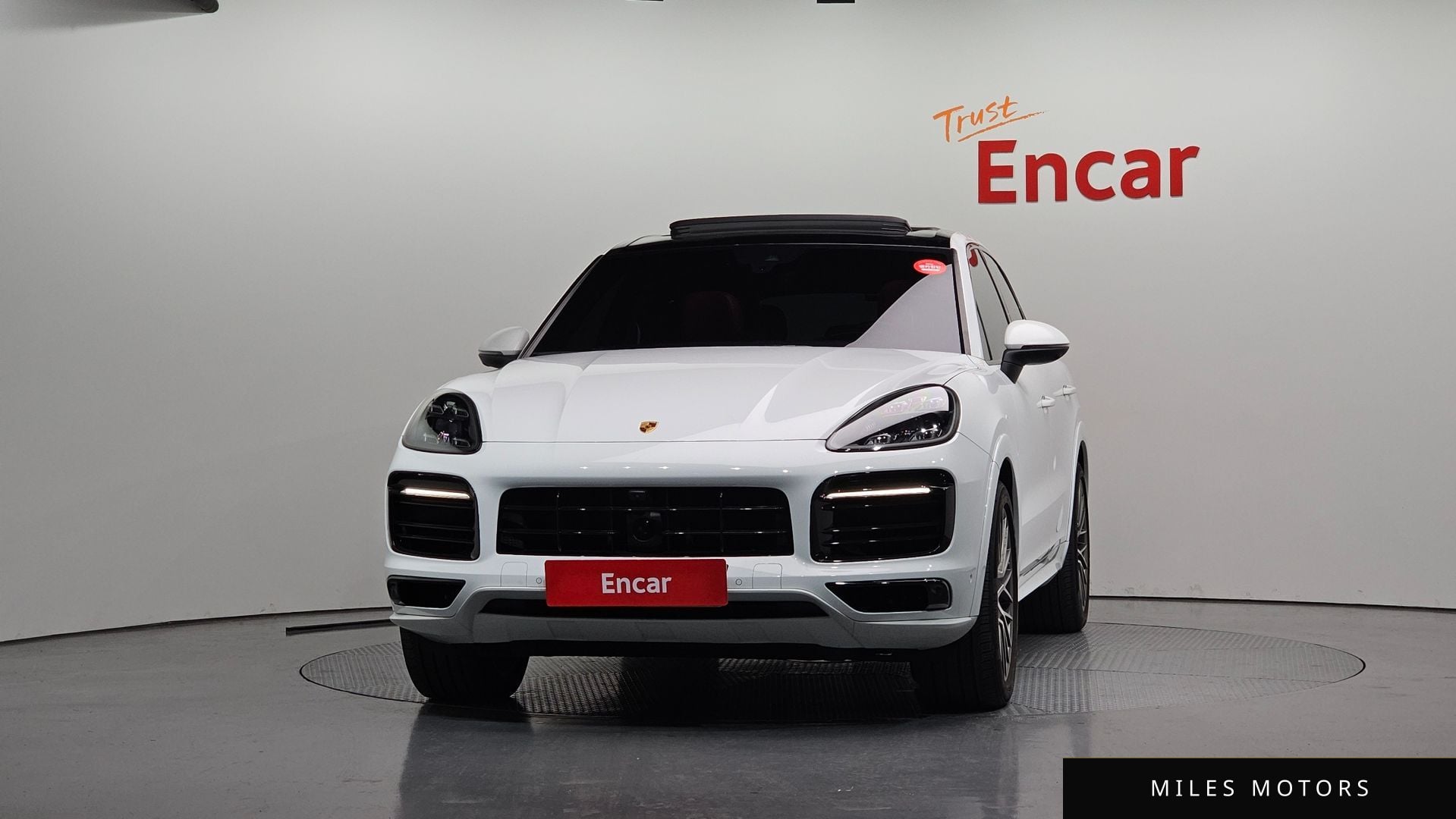 Porsche Cayenne 2023 — миниатюра 3