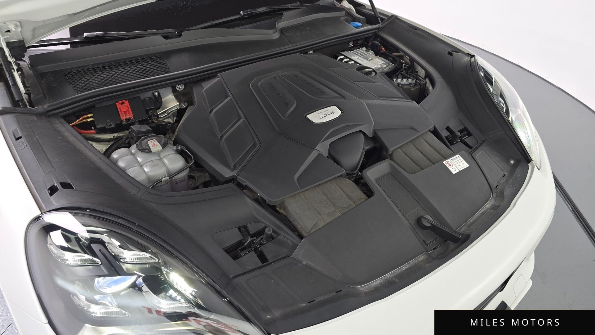 Porsche Cayenne 2023 — миниатюра 6