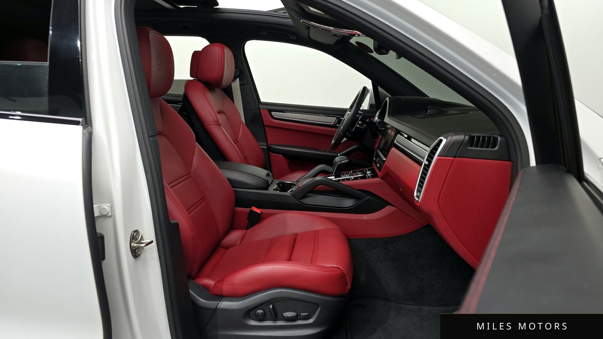 Porsche Cayenne 2023 — миниатюра 10