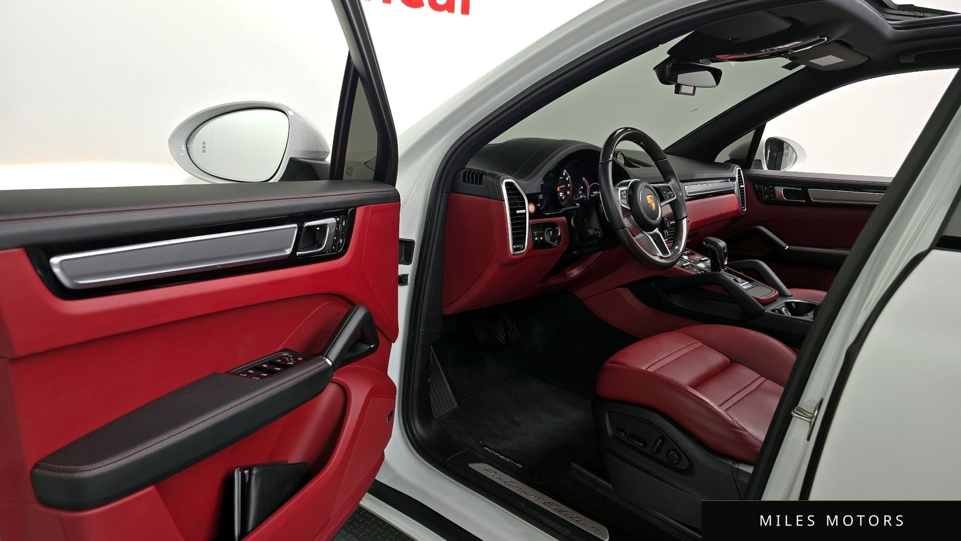 Porsche Cayenne 2023 — миниатюра 11