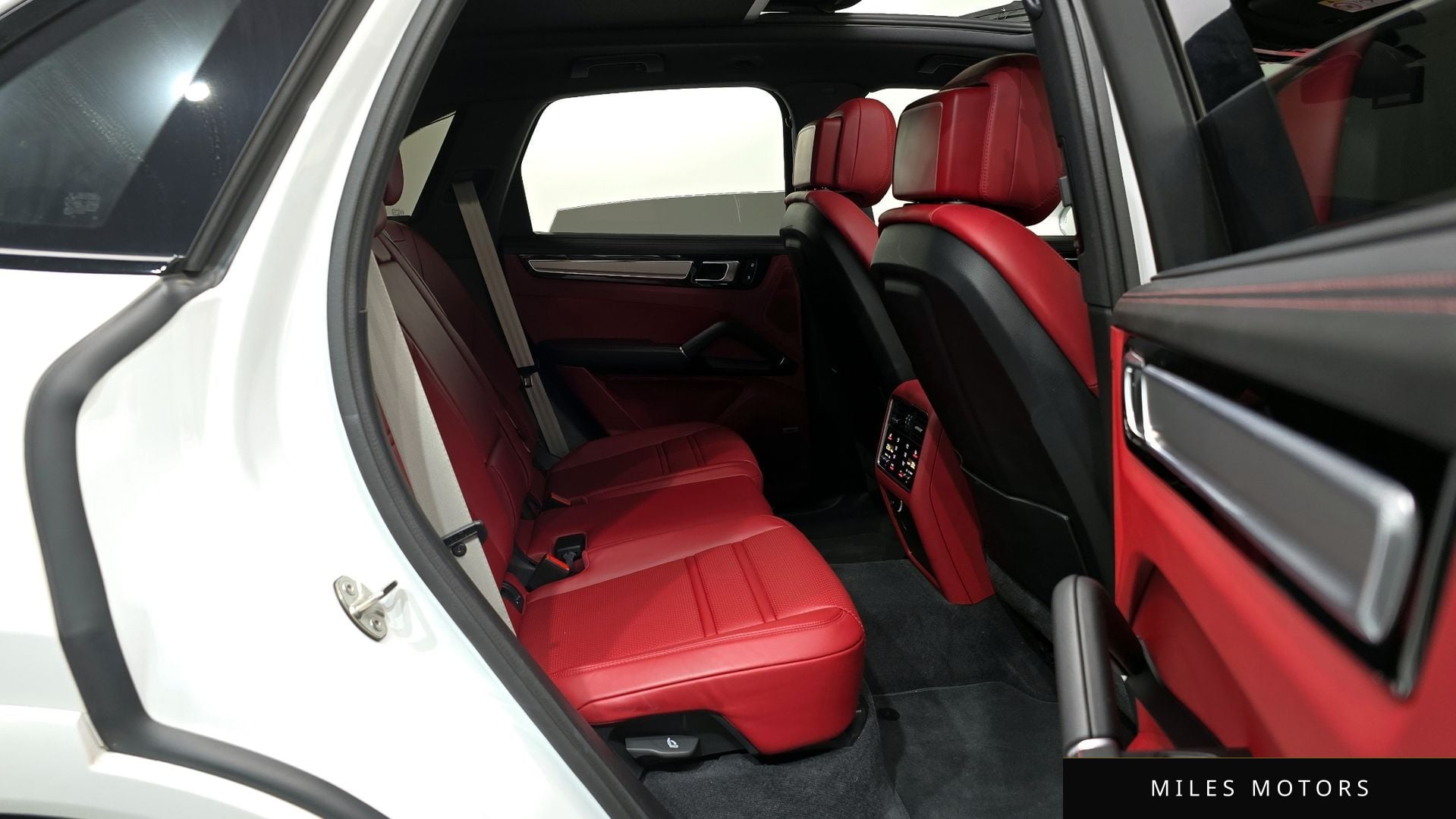 Porsche Cayenne 2023 — миниатюра 12