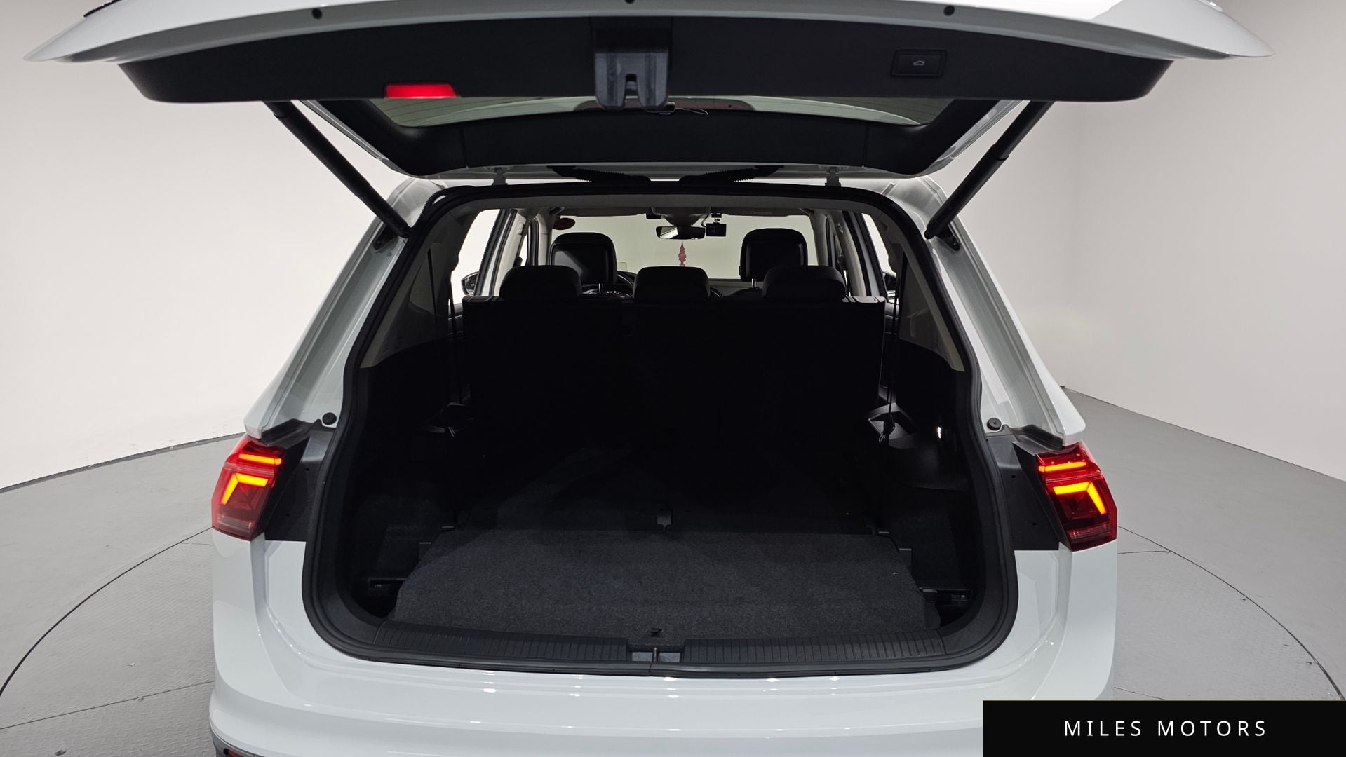 Volkswagen Tiguan 2023 — миниатюра 20