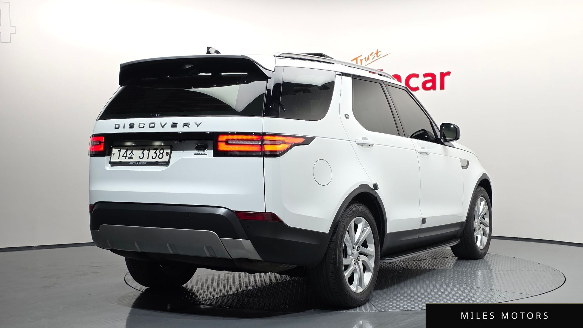 Land Rover Discovery 2017 — миниатюра 2