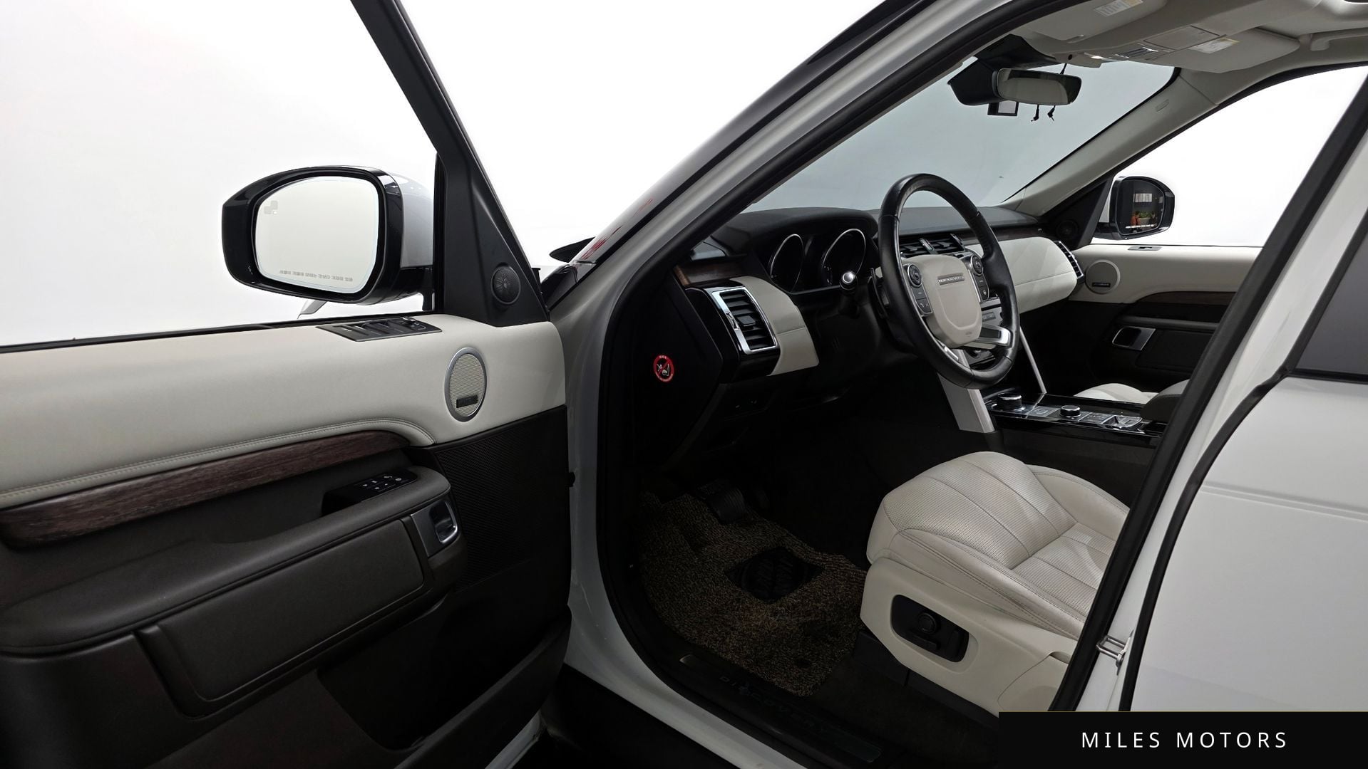 Land Rover Discovery 2017 — миниатюра 10