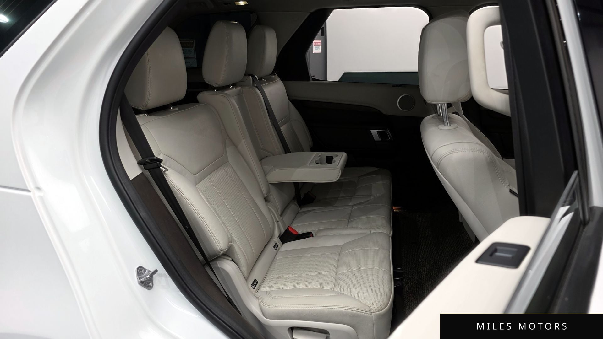 Land Rover Discovery 2017 — миниатюра 12