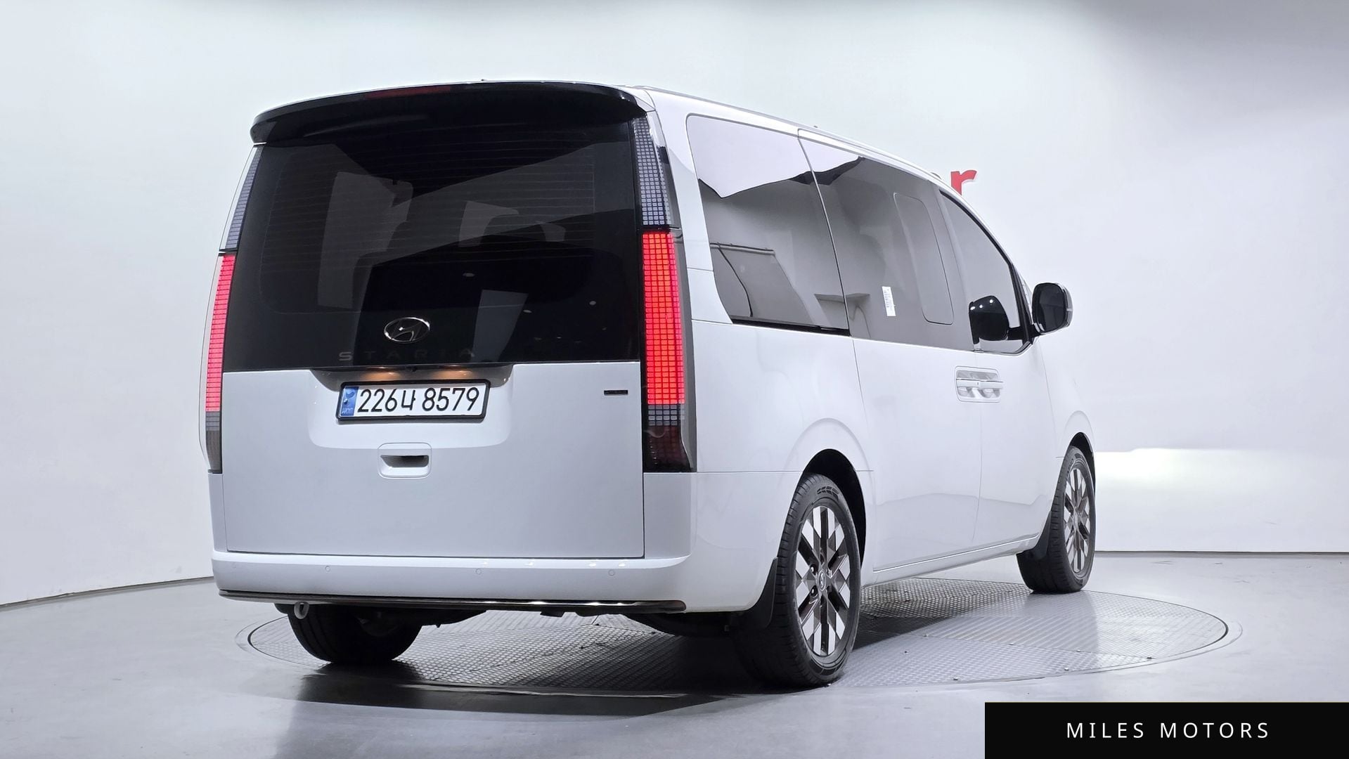 Hyundai Staria 2024 — миниатюра 2