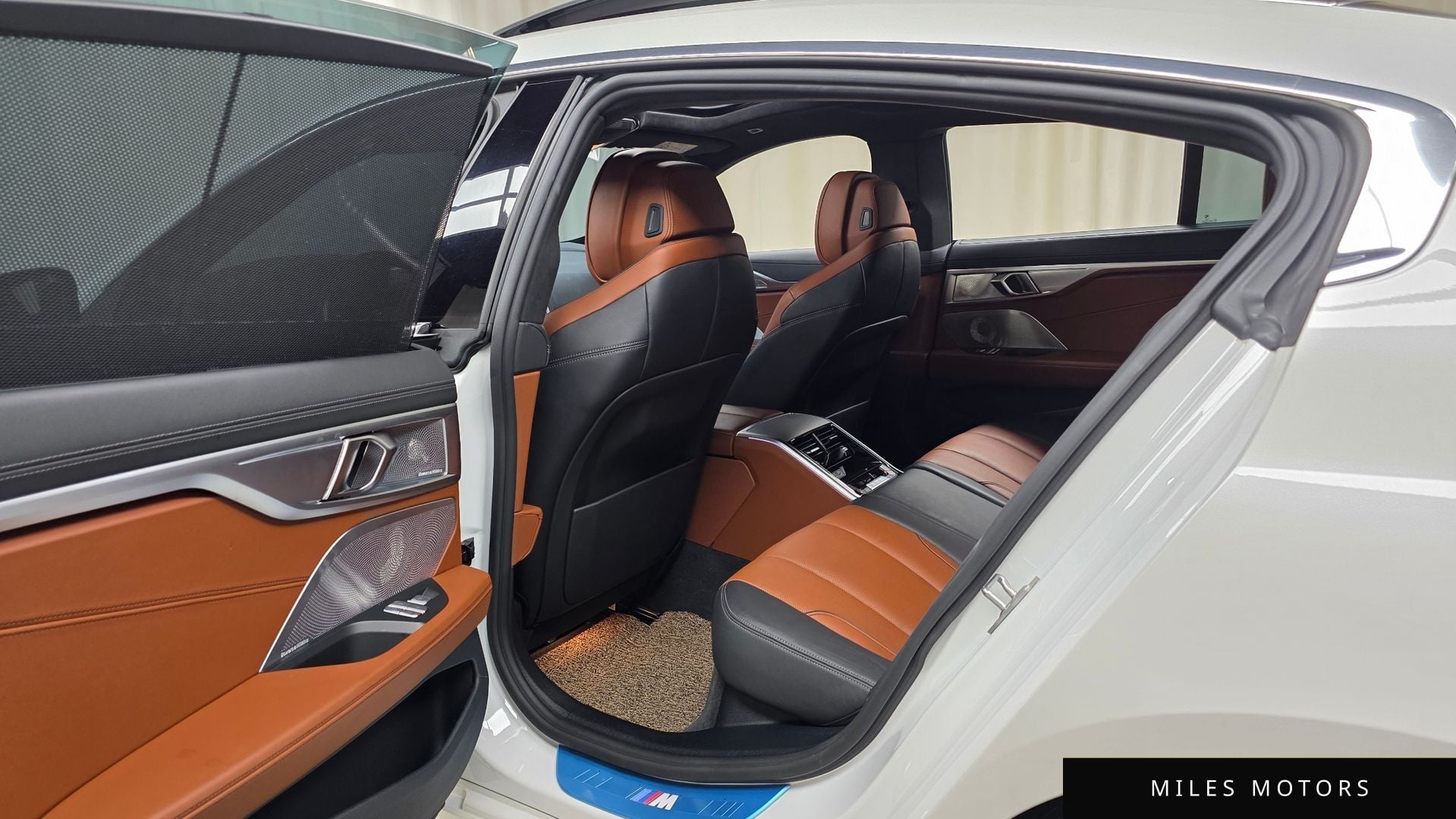 BMW 8시리즈 (G15) 2022 — миниатюра 17