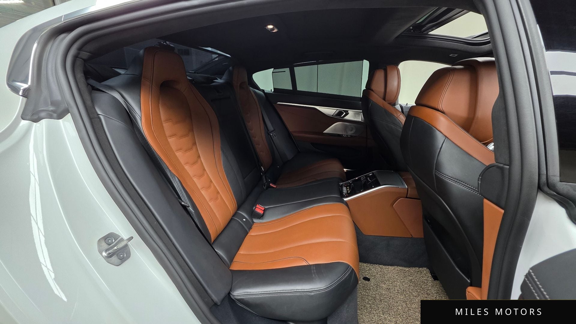 BMW 8시리즈 (G15) 2022 — миниатюра 19