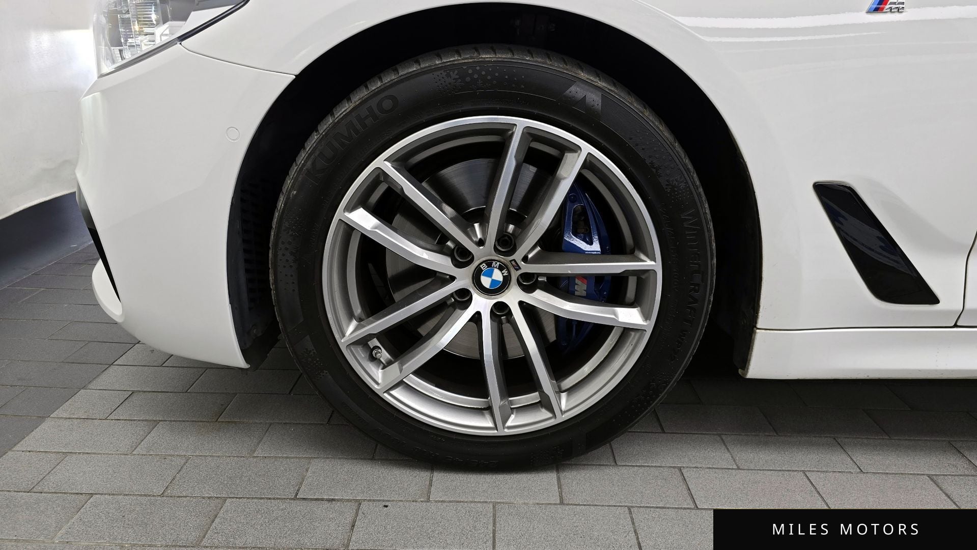 BMW 5 Series (G30) 2017 — миниатюра 5