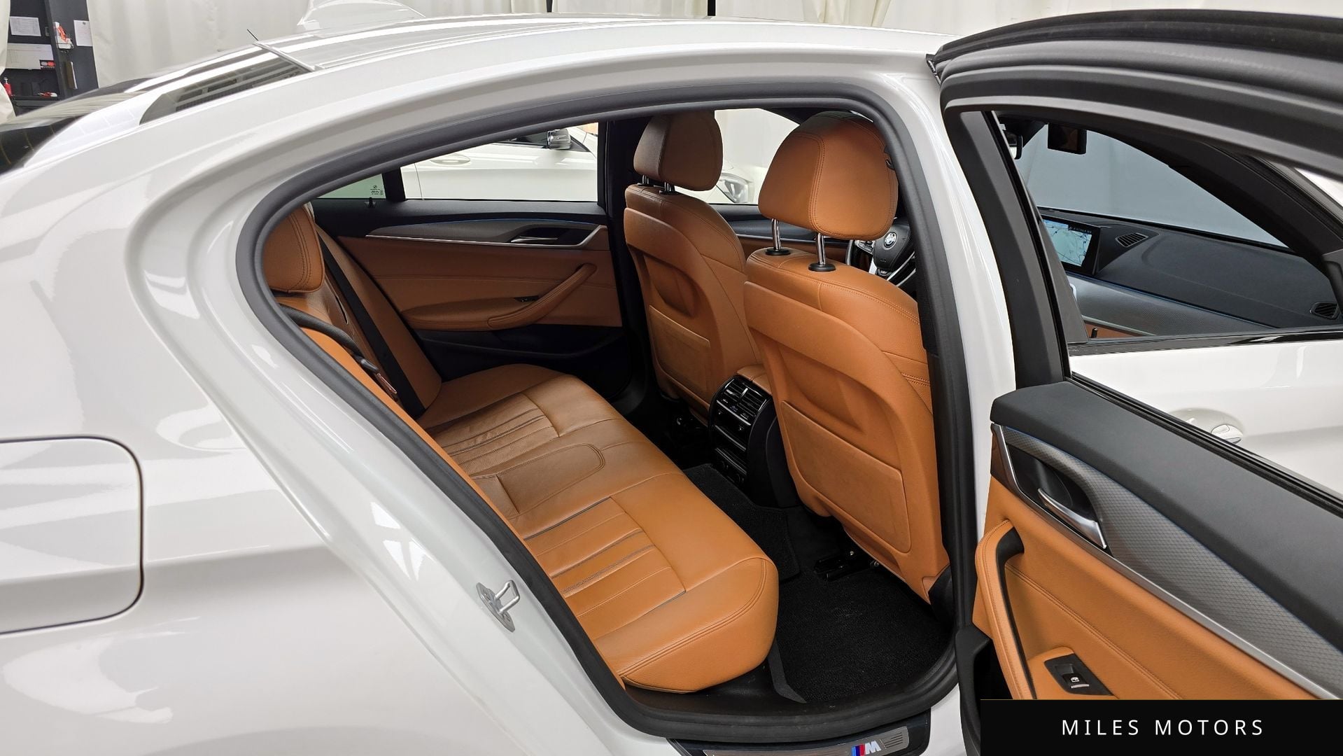 BMW 5 Series (G30) 2017 — миниатюра 12