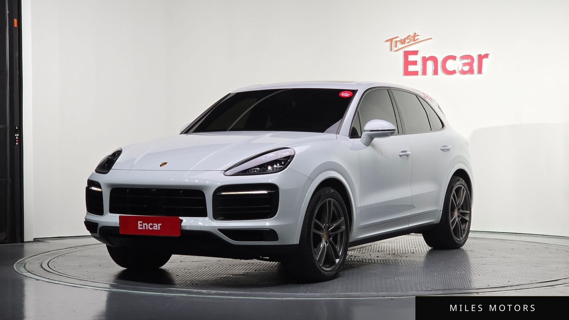 Porsche Cayenne 2020 — фото 1 из 12