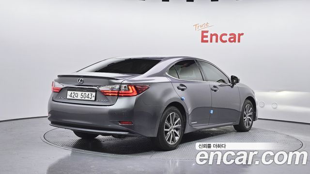 Лексус ES300h 2018 — миниатюра 2
