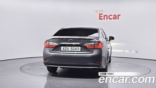 Лексус ES300h 2018 — миниатюра 4